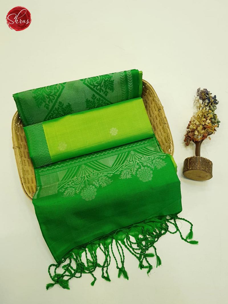 Buy Pink & green Sarees for Women by Marziyaa Online | Ajio.com