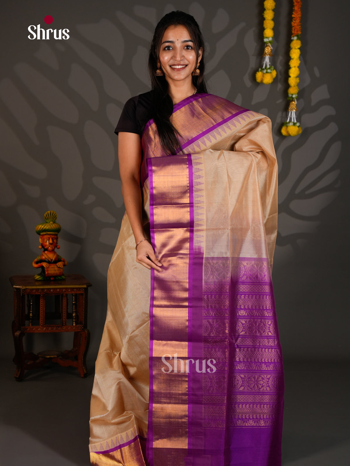 Buy Classy Beige Silk Cotton Saree with Plain Body, Purple Temple Border & Zari Woven Pallu