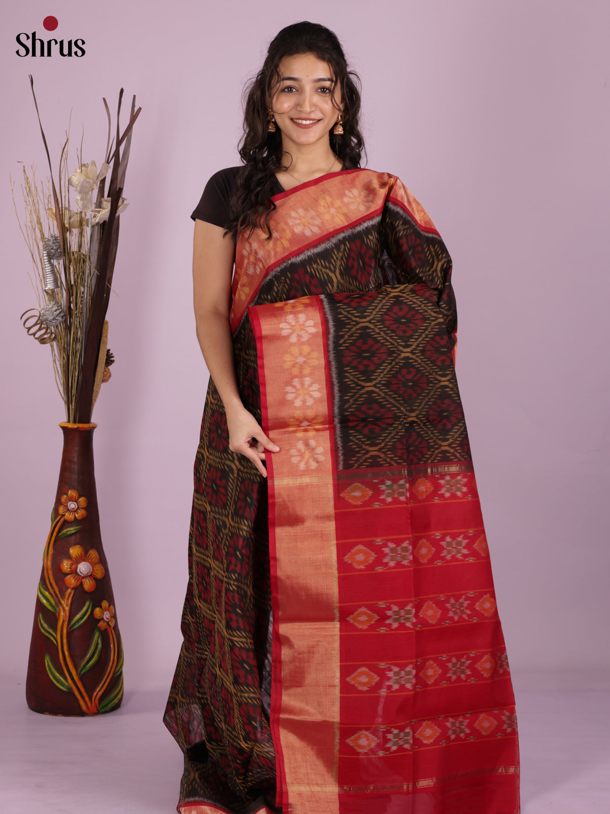 Buy Resplendent Black Pochampally Silk Cotton Saree With Floral Ikat Motifs, Red Border & Pallu