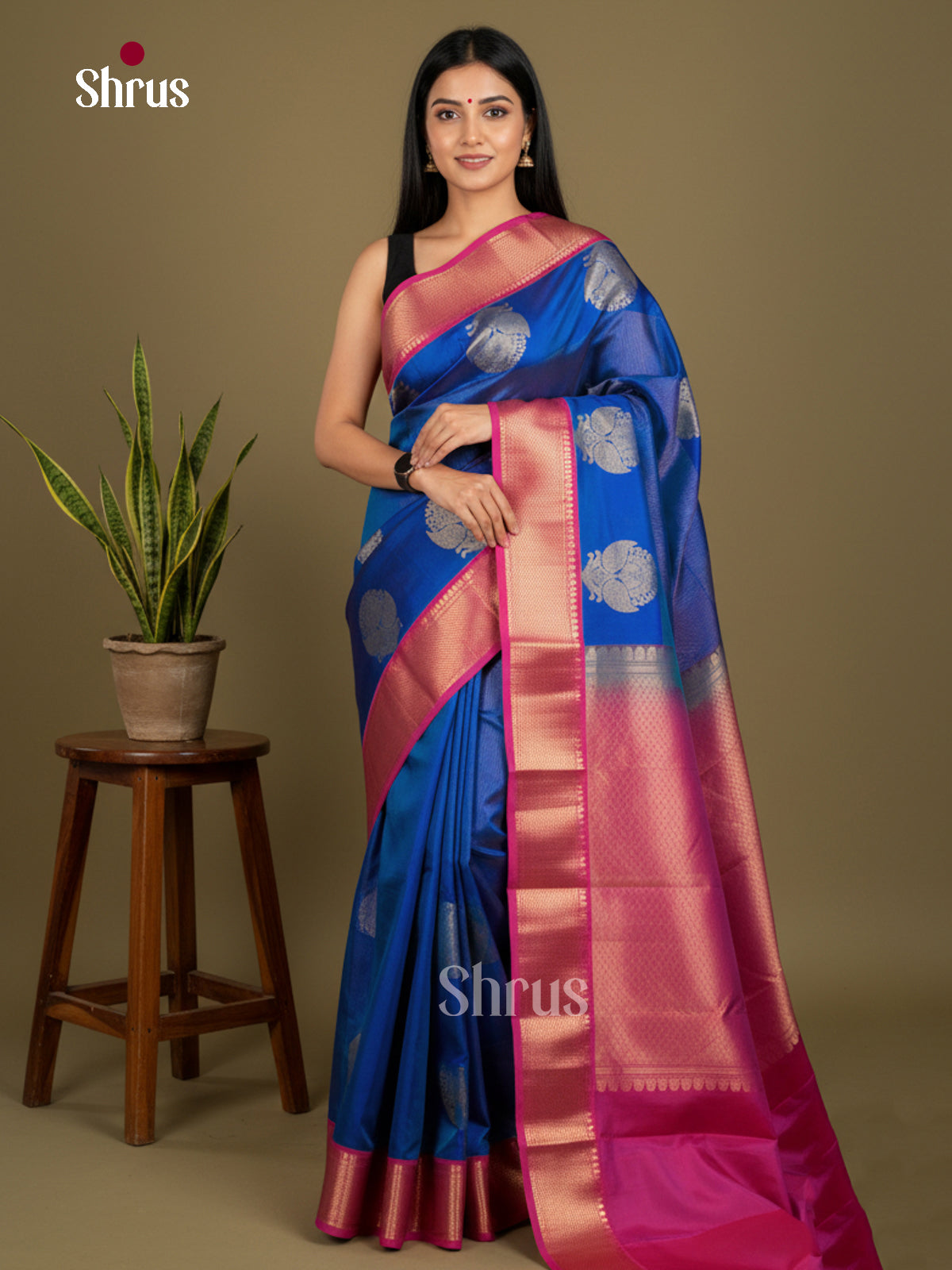 Buy Chic Blue Kanchipuram Silk Saree with Paisley Motifs, Pink Kaddi Border & Brocade Pallu