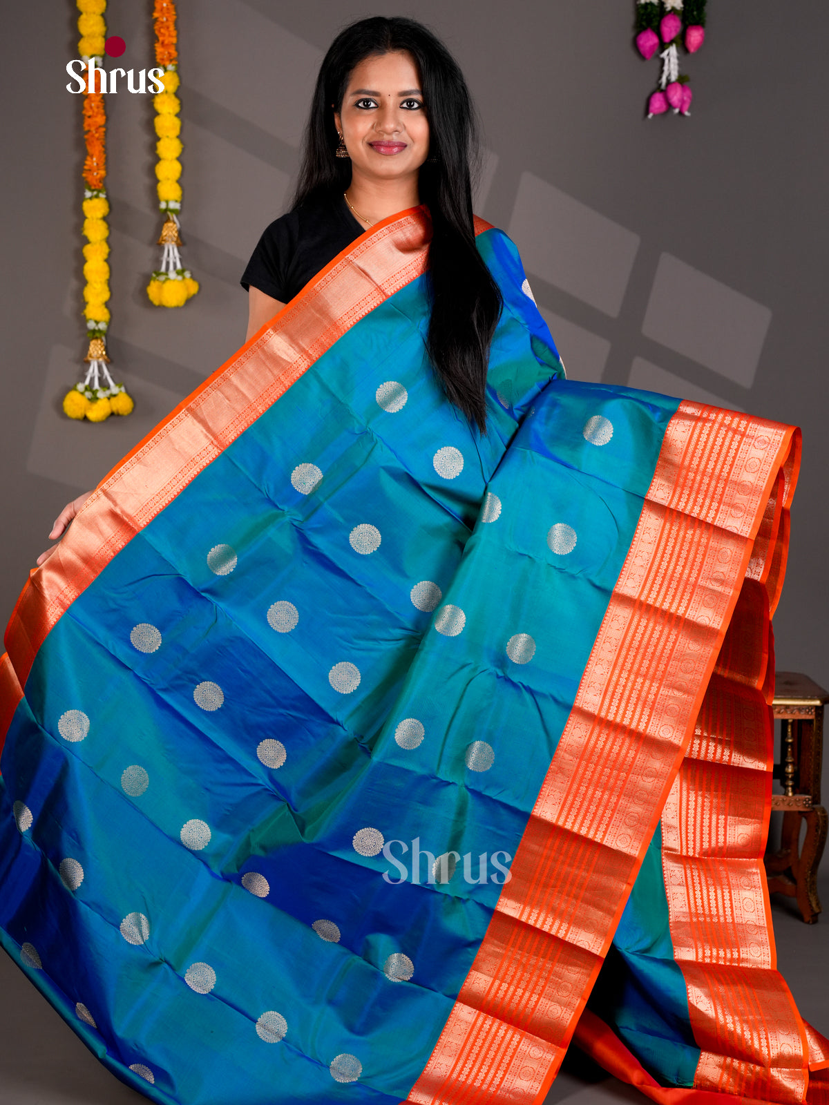 Buy Pretty Blue Kanchipuram Silk Sarees With Circular Zari Motifs & Orange Border With Zari Stripes