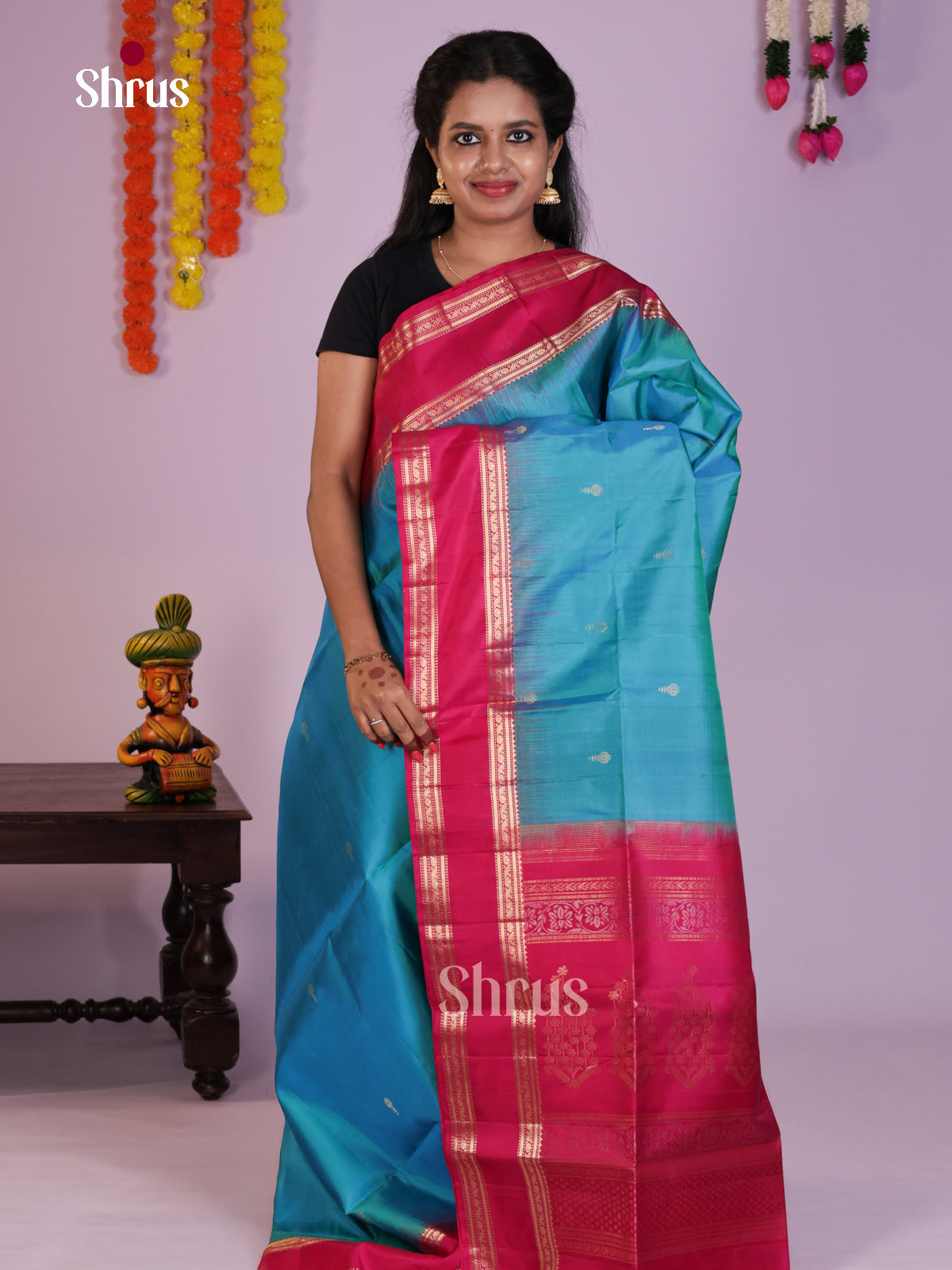 Buy Exquisite Blue Soft Silk  Saree with Zari Buttas, Magenta Rettaipet Border & Traditional Pallu