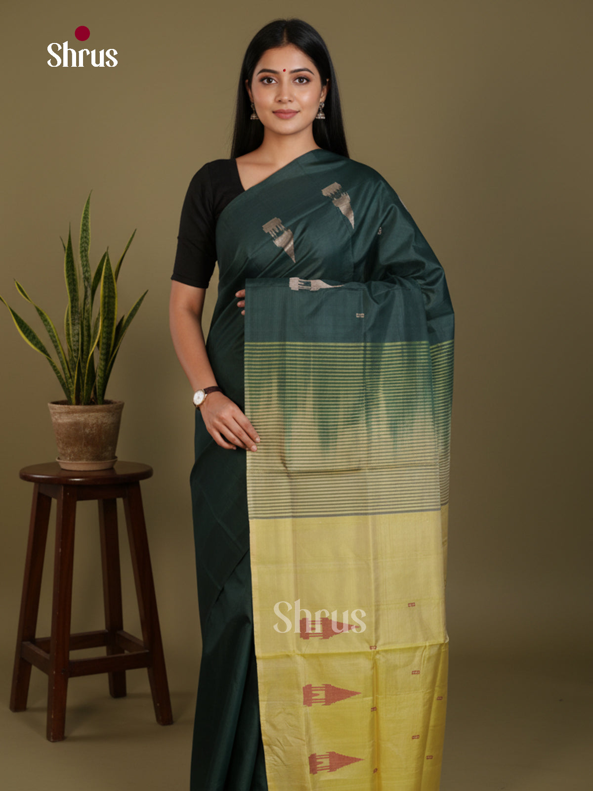 Buy Glamorous Bottle Green Banana Pith Sarees With Silver Chariot Motifs & Mustard Green Pallu