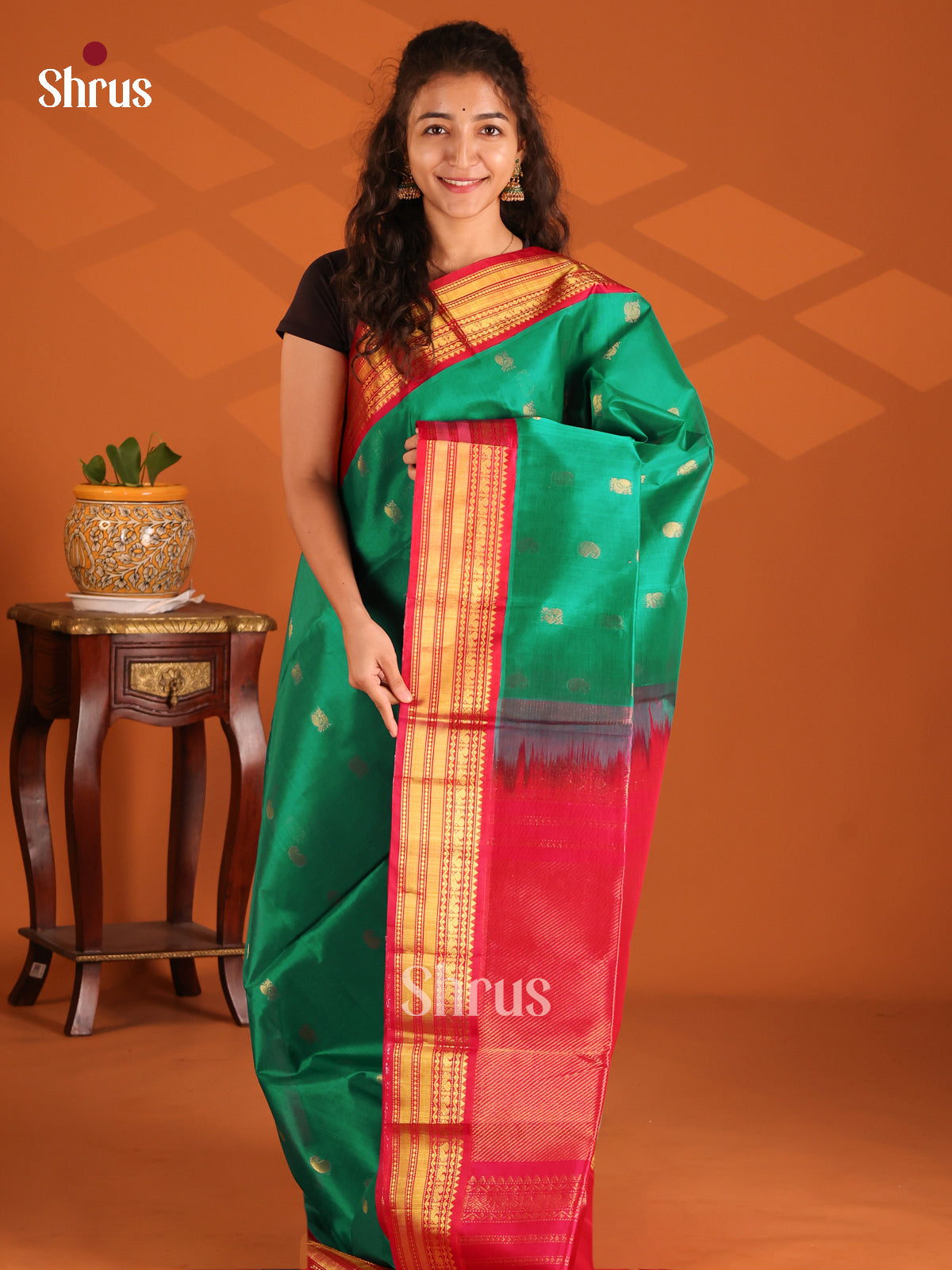 Buy Dazzling Bottle Green Cotton Silk Saree with Gold Motifs & Red Zari Pallu