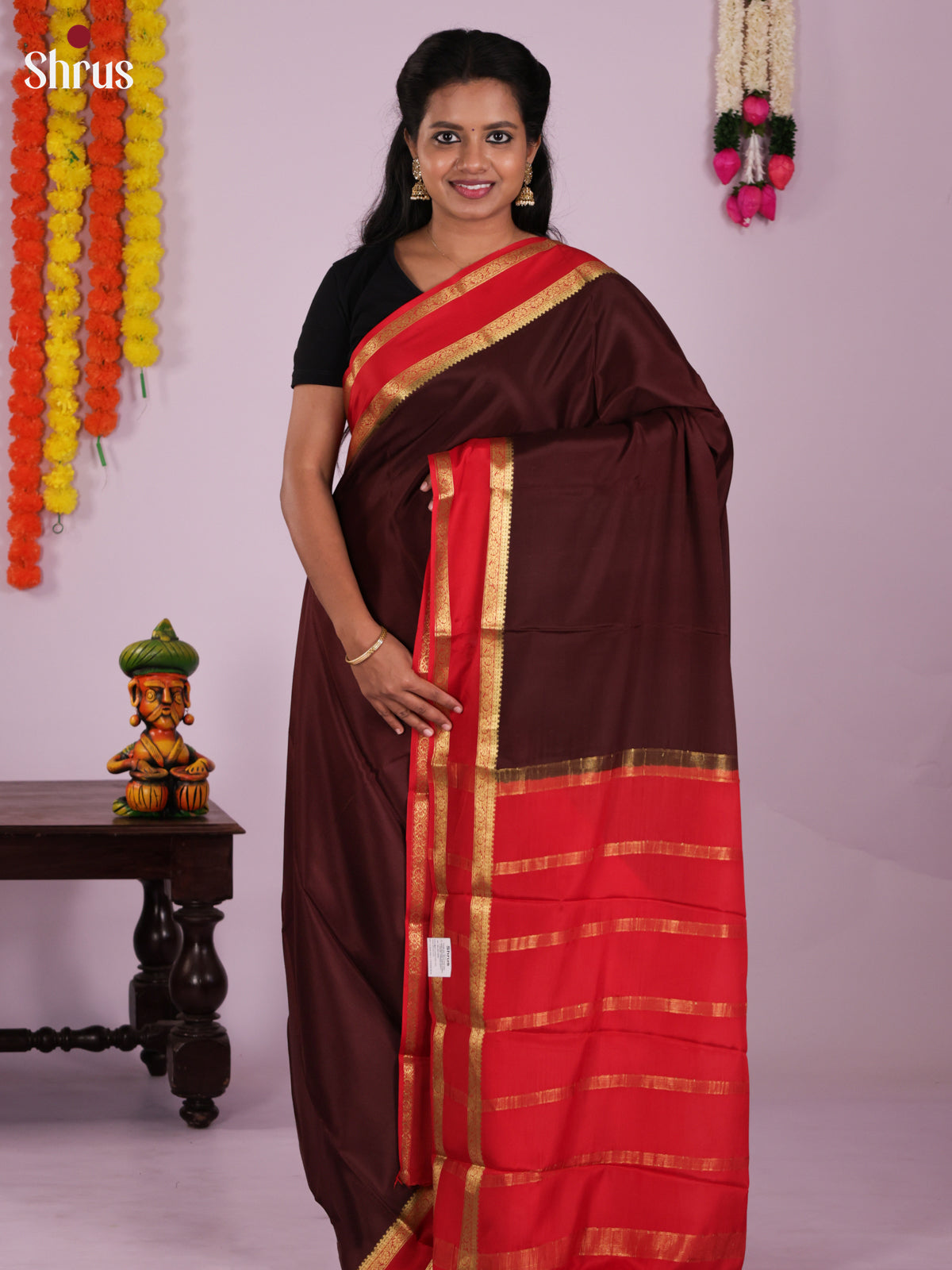 Buy Lustrous Brown Mysore Silk Saree With Plain Body, Red Rettaipet Border & Chit Pallu