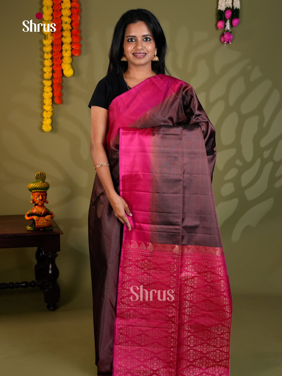 Buy Earthy Brown Soft Silk Saree with Plain Body, Magenta Border & Zari Brocade Pallu