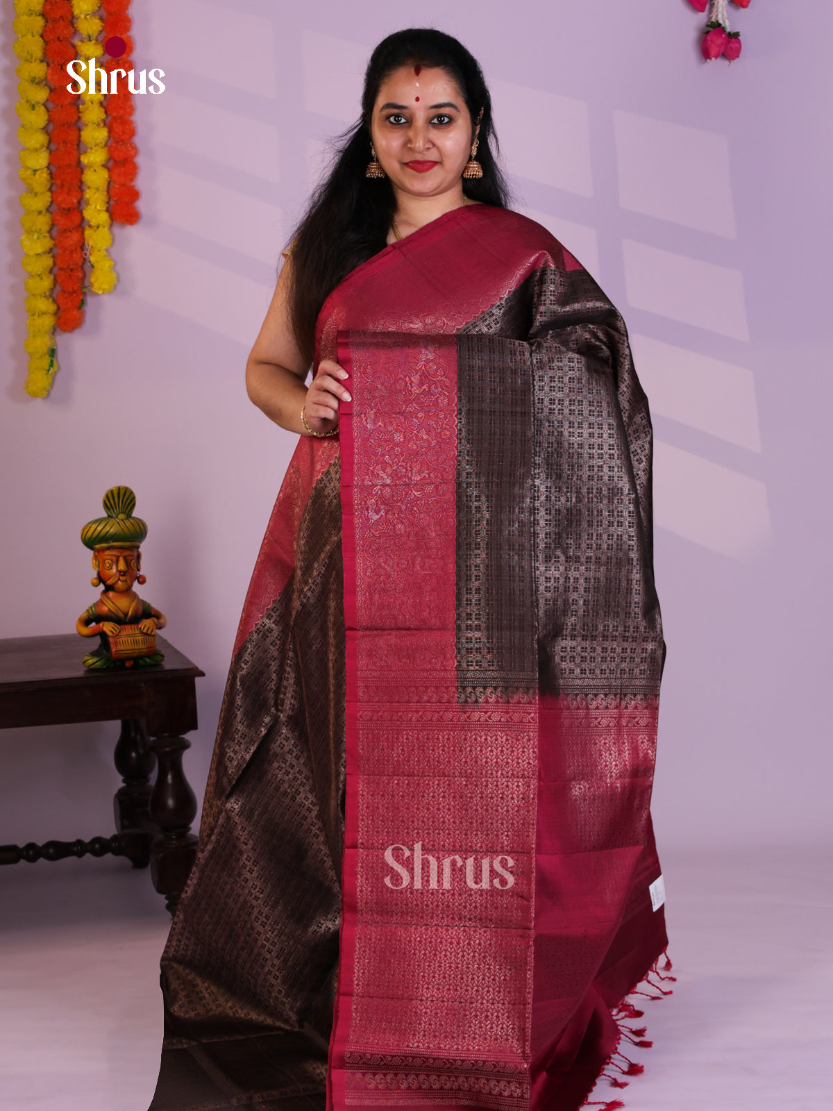 Buy Striking Brown Soft Silk Saree with Zari Checked Brocade Body & Maroon Pallu