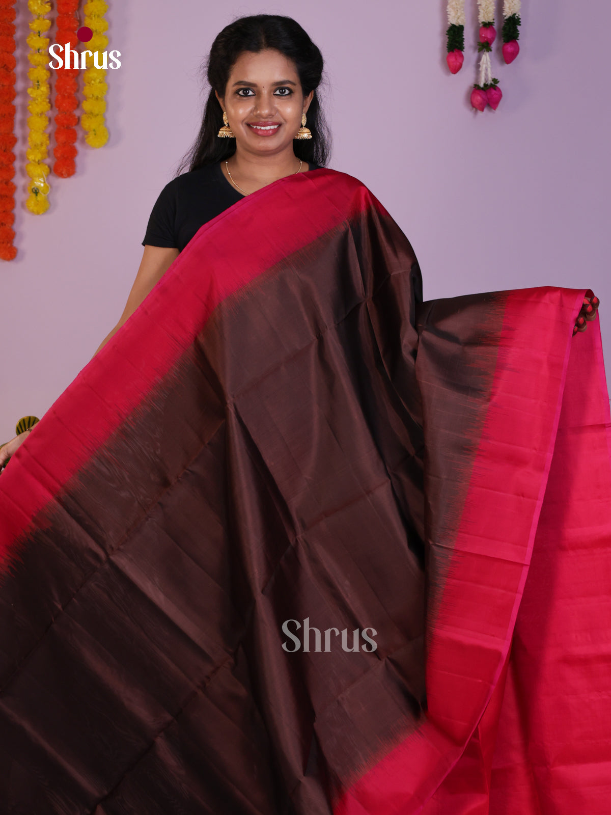 Buy Classy Brown Soft Silk Sarees with Plain Body, Red Border & Brocade Pallu