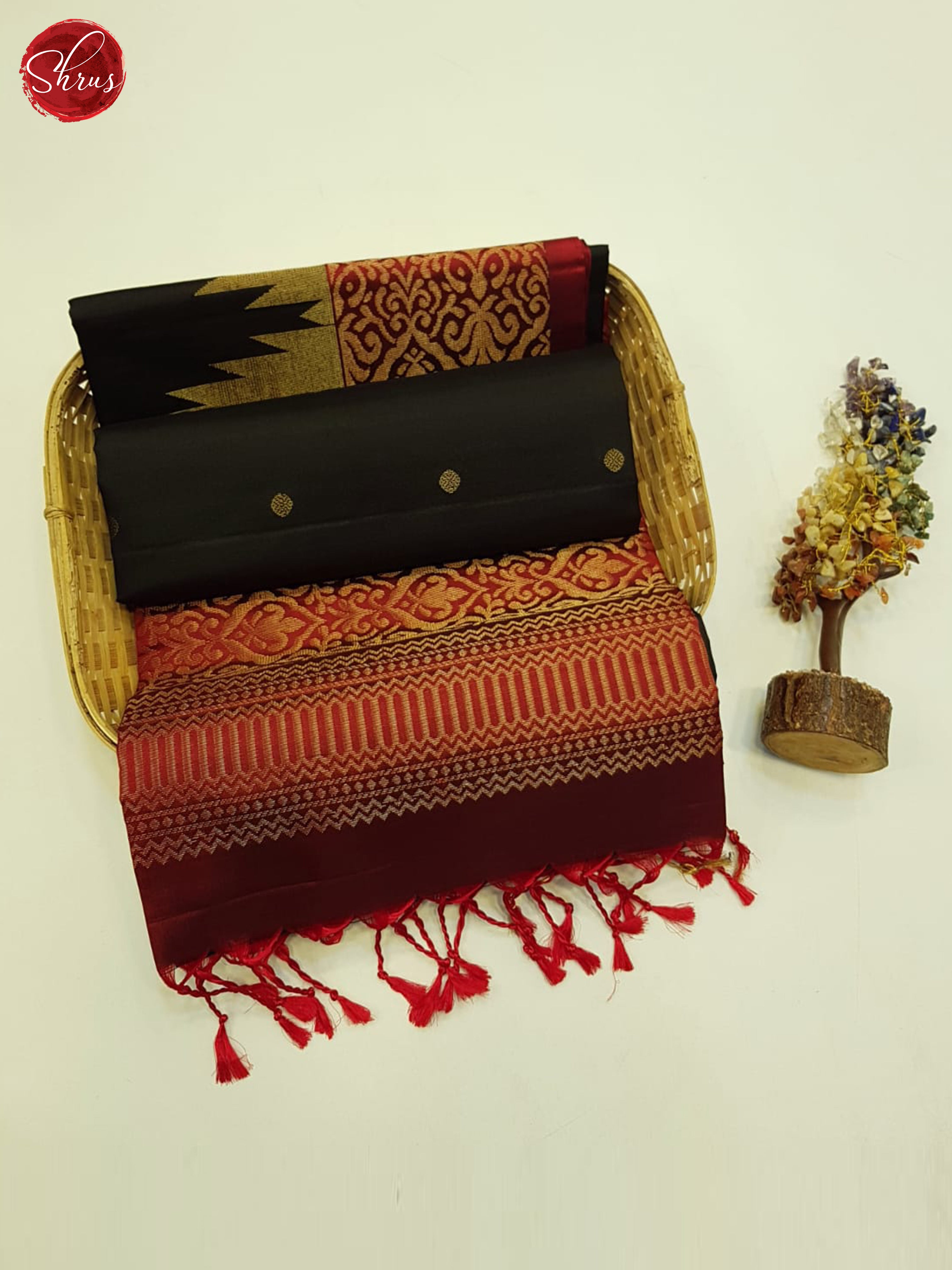 Black and Arakku maroon - Soft Silk Saree - Shop on ShrusEternity.com