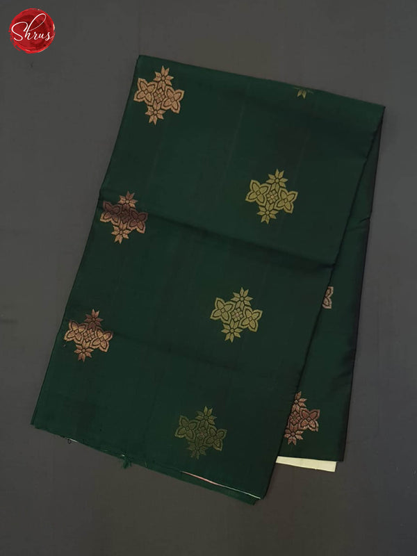 Buy SHREE GEETA TEXTILE THIS BEAUTIFUL SOFT SILK SAREE IS HAVING CHECKS  SILVER AND GOLD ZARI WEAVES ALL OVER THE BODY OF SAREE, HAVING GOLD ZARI  WOVEN BROAD BORDER AND CRAFTED WITH