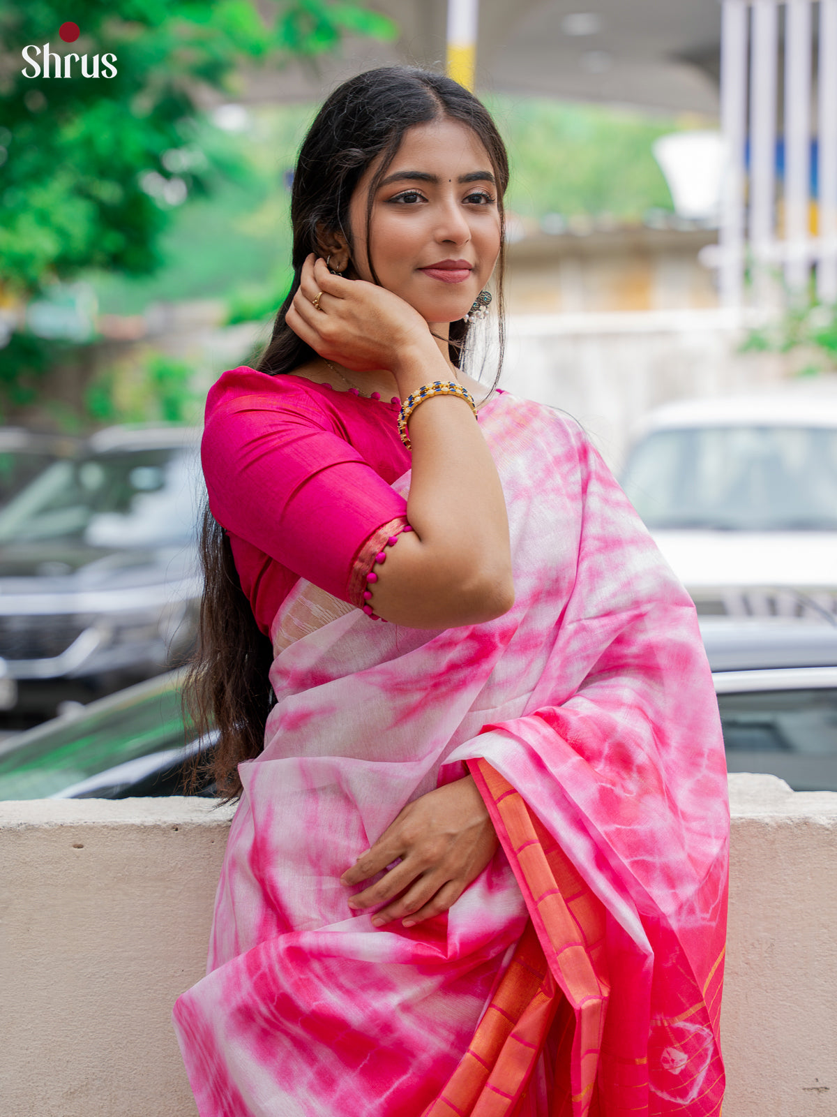 Cream And Pink- Shibori Saree