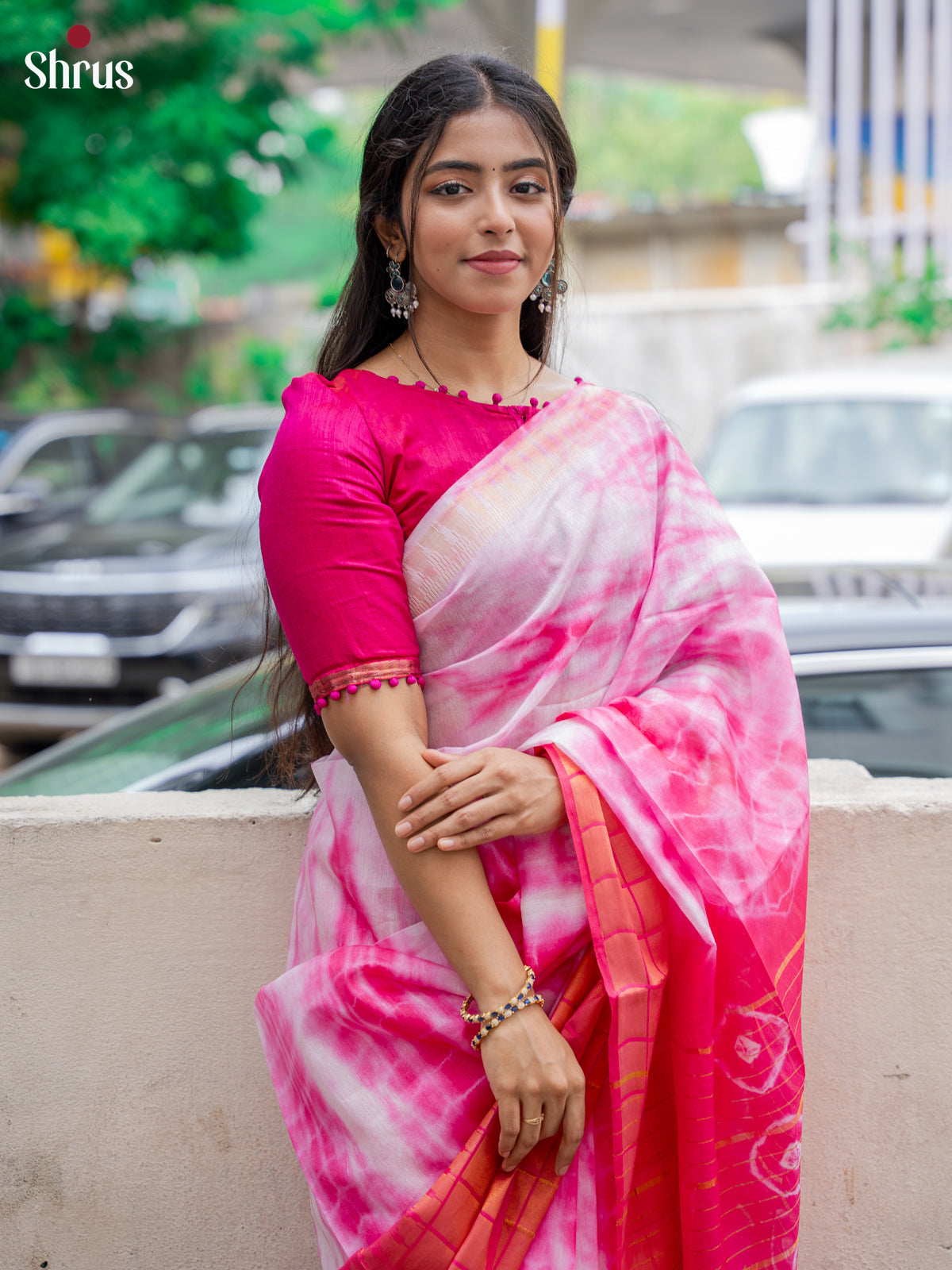 Cream And Pink- Shibori Saree