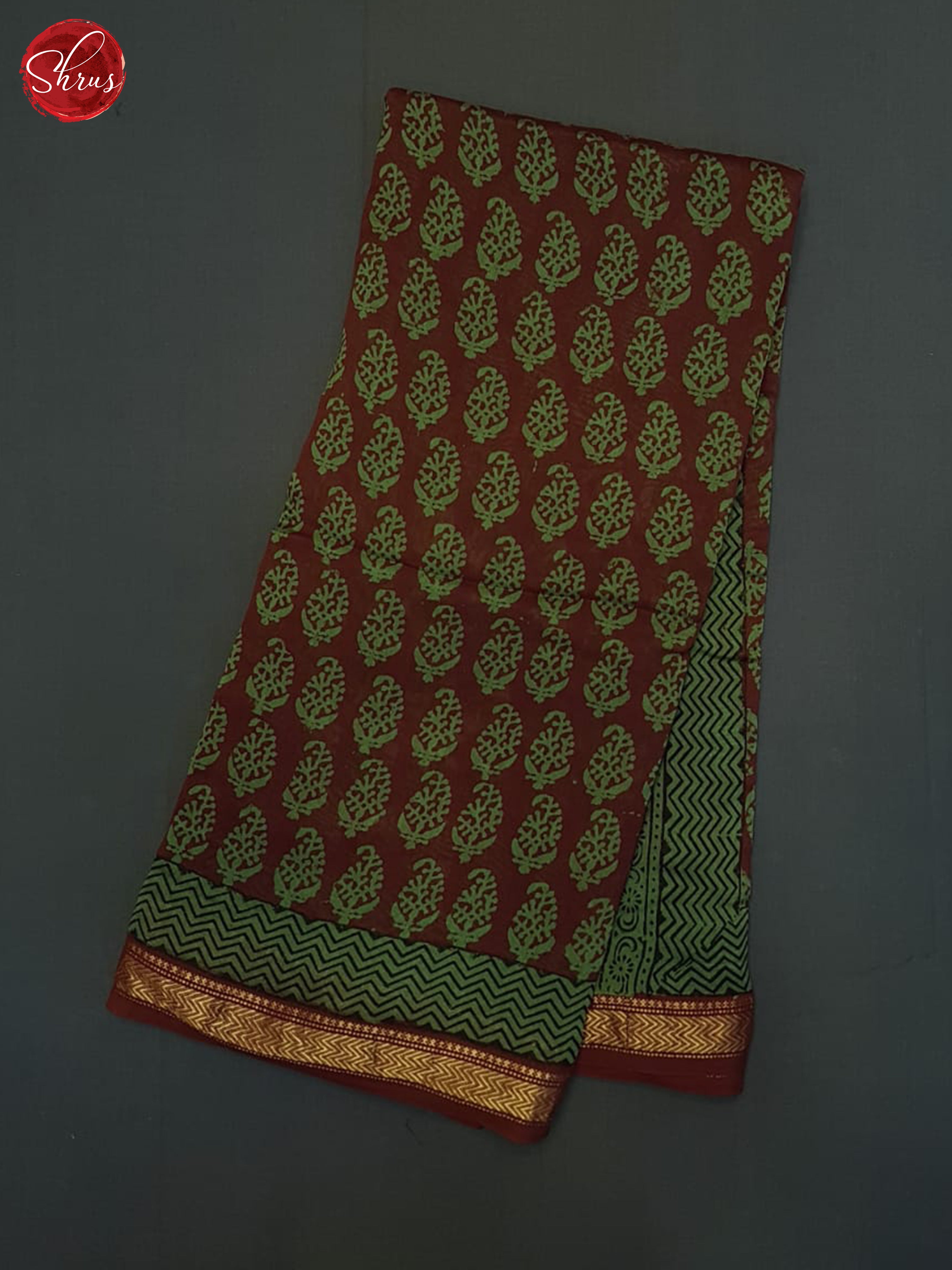 Red And Green- Maheshwari Silk Cotton Saree - Shop on ShrusEternity.com
