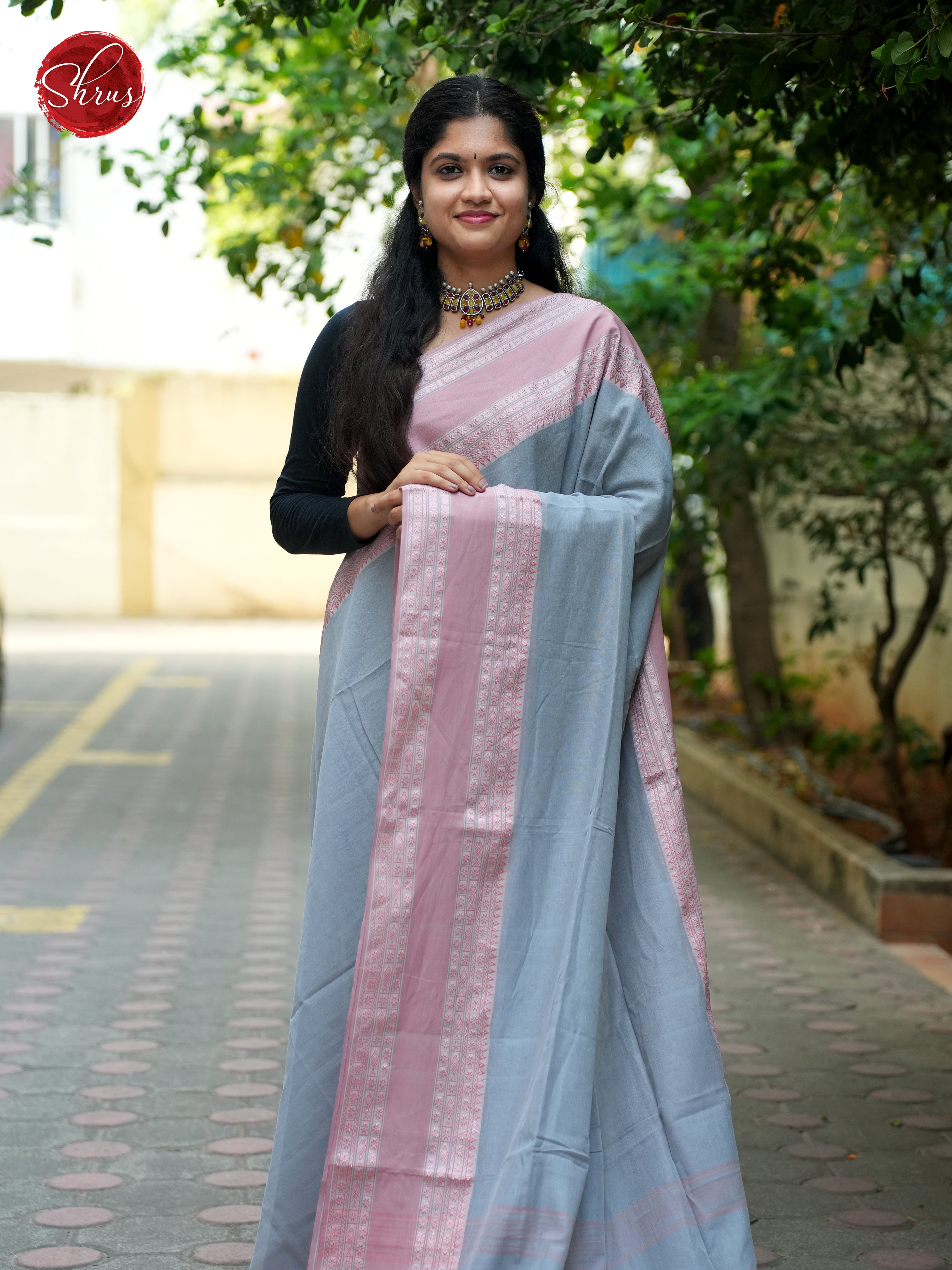 Grey & Pink- Bengal cotton Saree - Shop on ShrusEternity.com