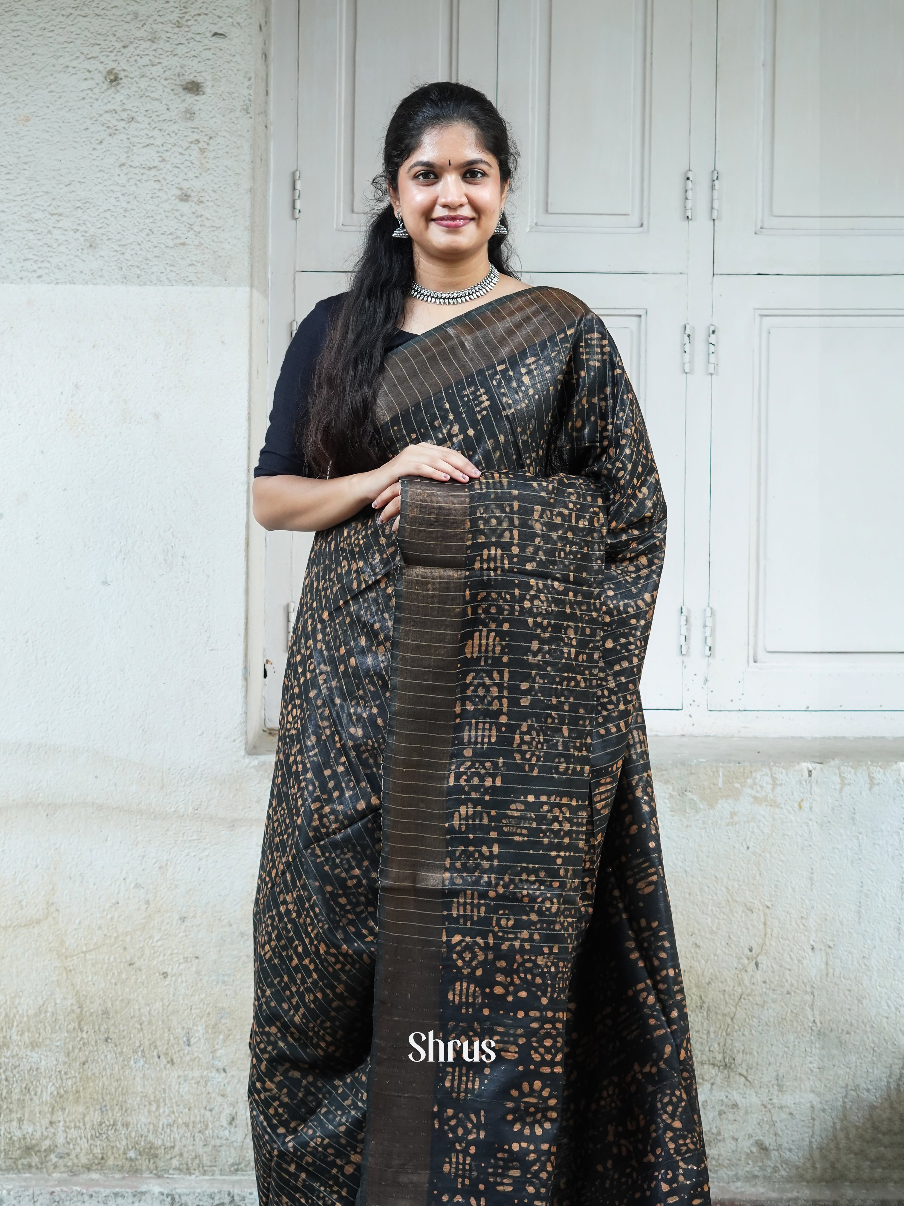 Black(Single Tone) - Bhatik Saree - Shop on ShrusEternity.com