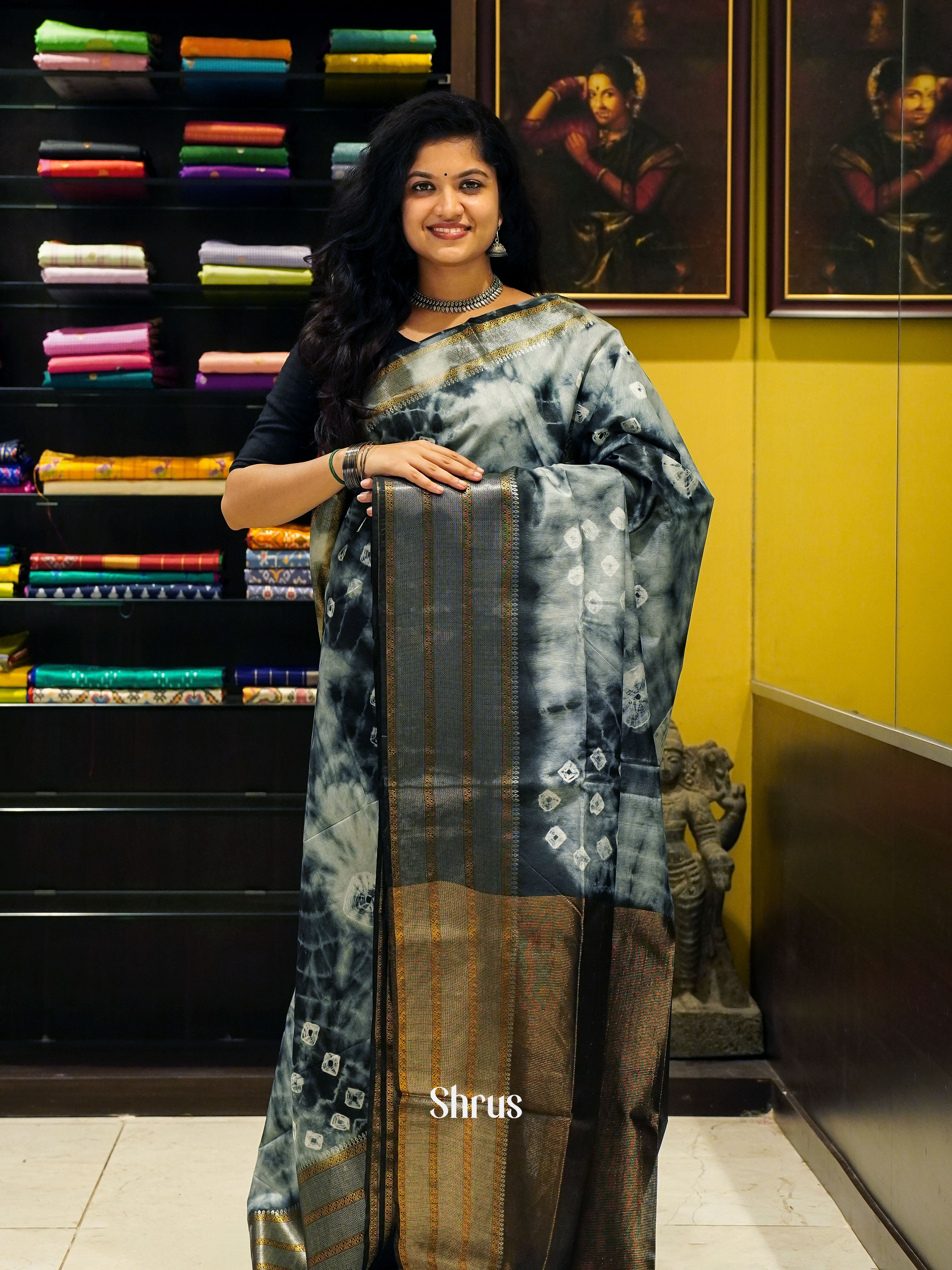 Cream & Black - Shibori Saree