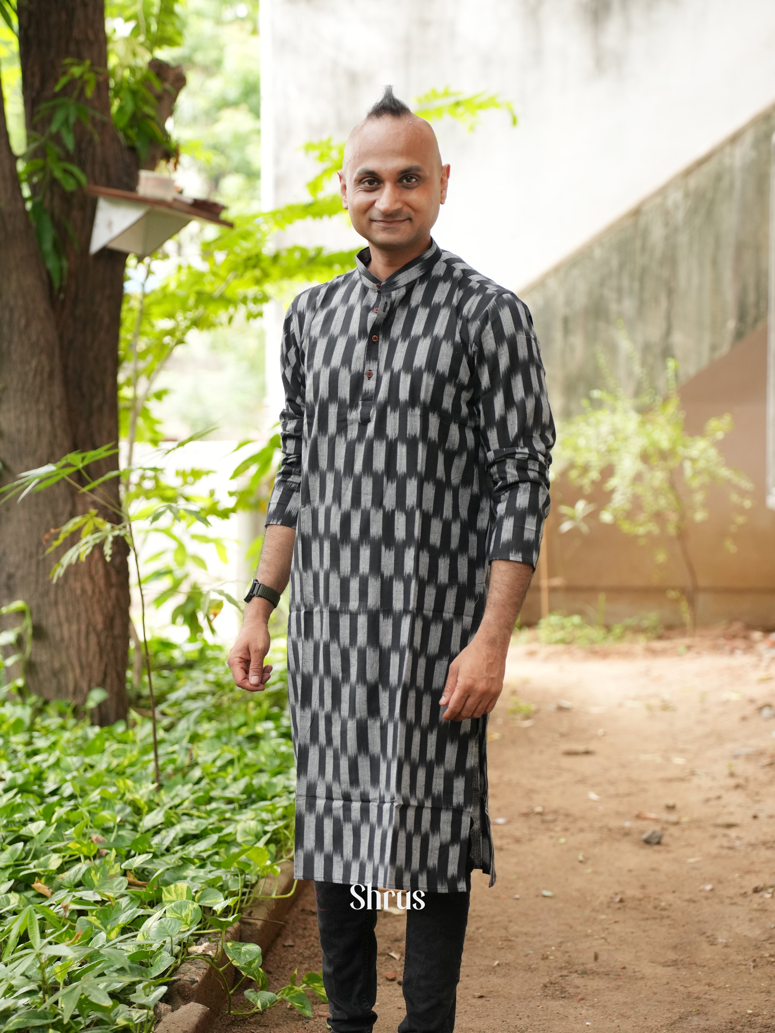 CES18546 - Readymade Mens Kurta - Shop on ShrusEternity.com