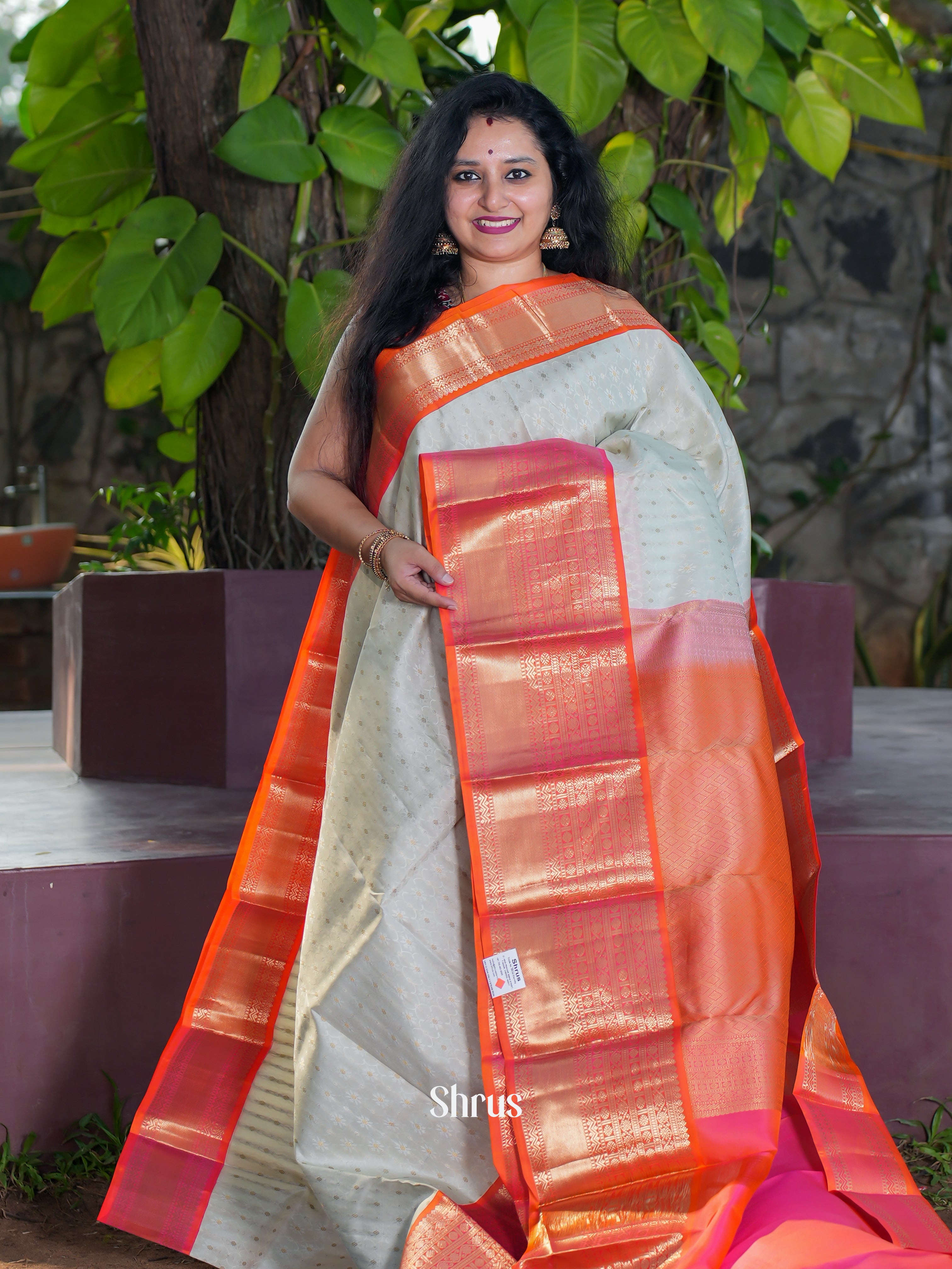 Grey & Orangish Pink - Kanchipuram silk Saree