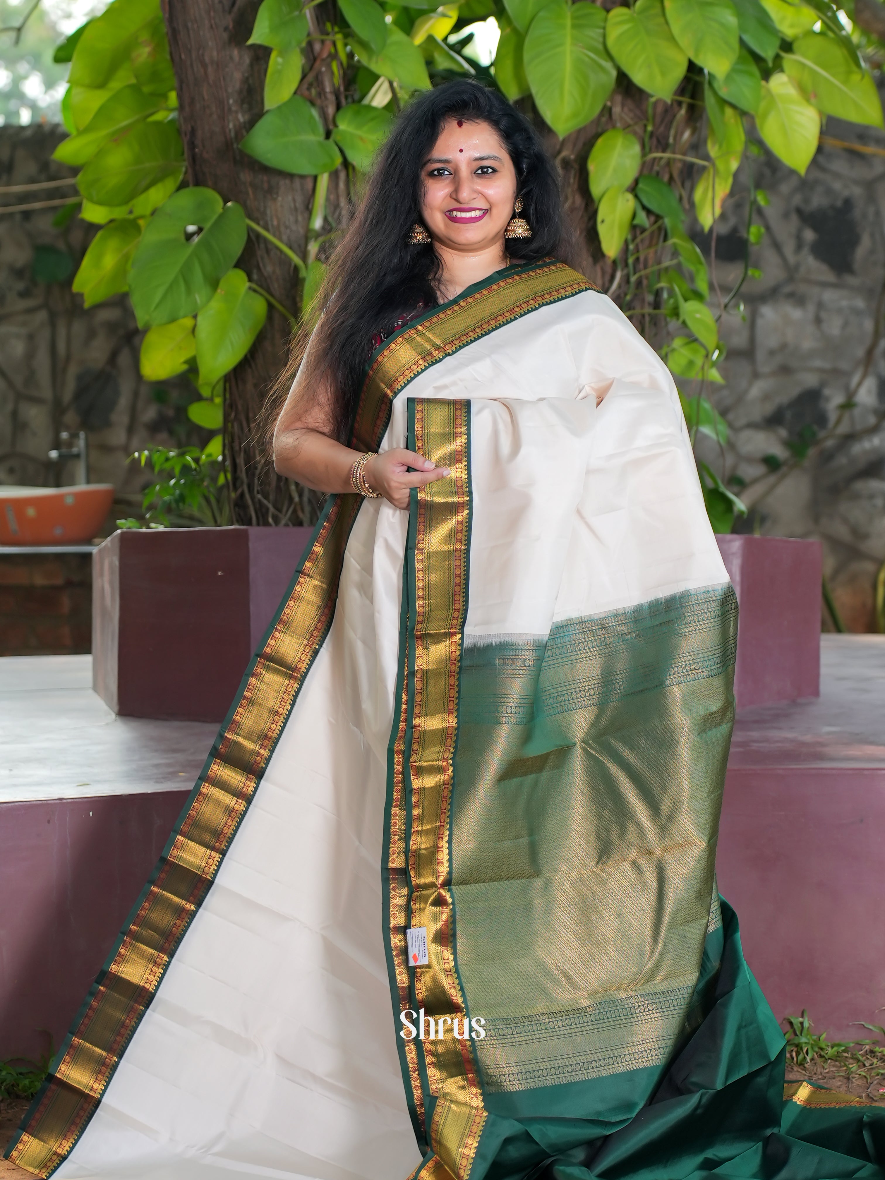 White & Green - Korvai Kanchipuram silk Saree