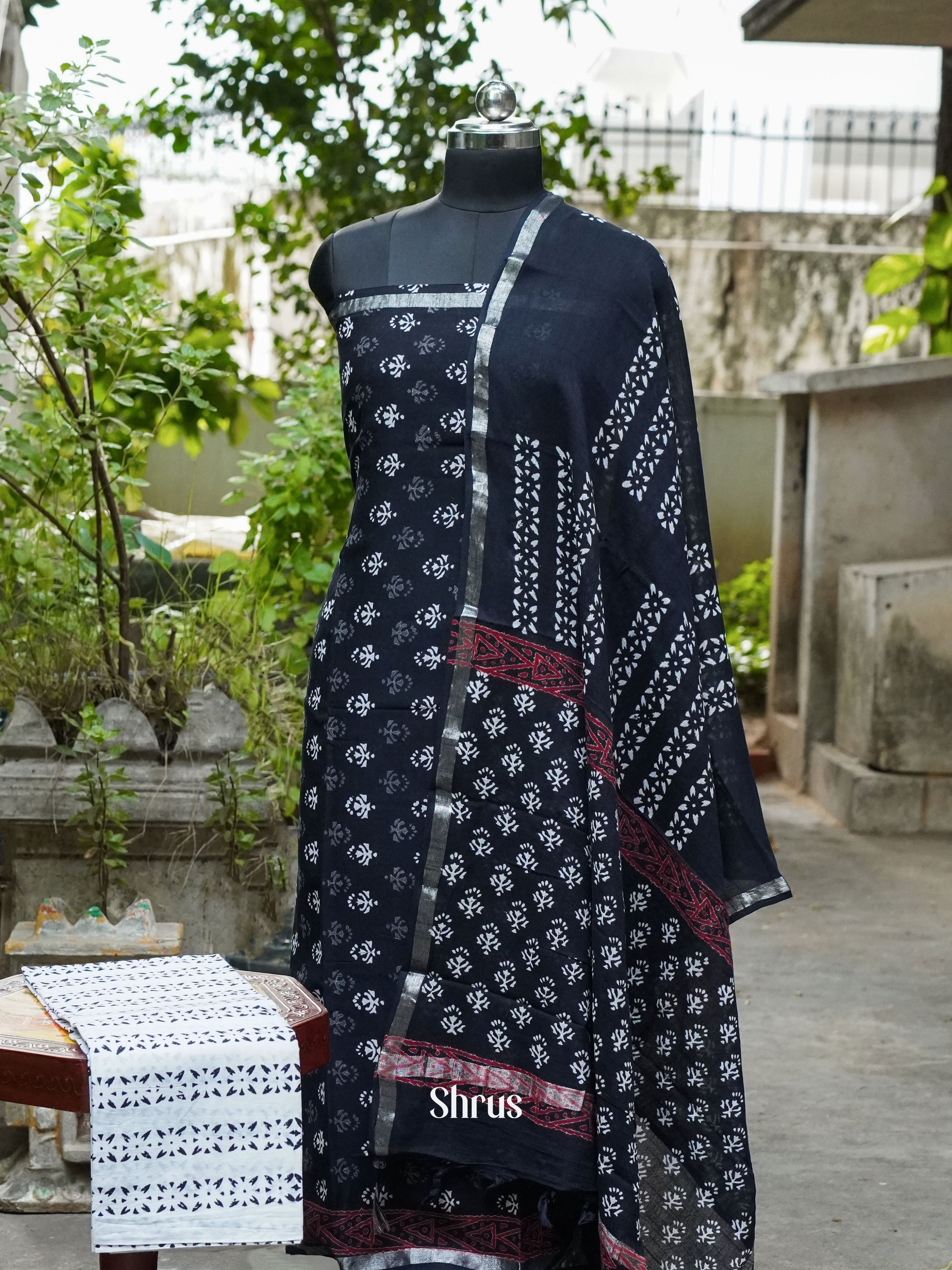 Black  - Linen Salwar