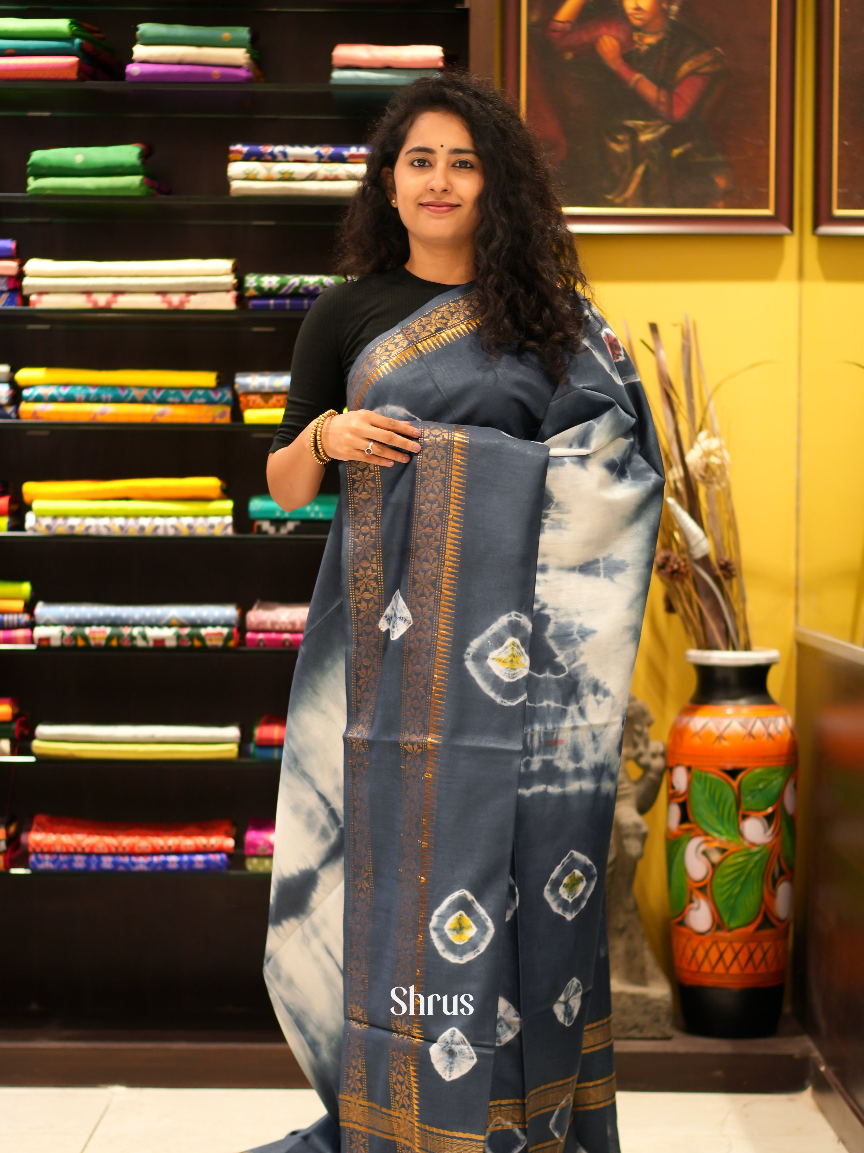 Cream & Black - Shibori Saree