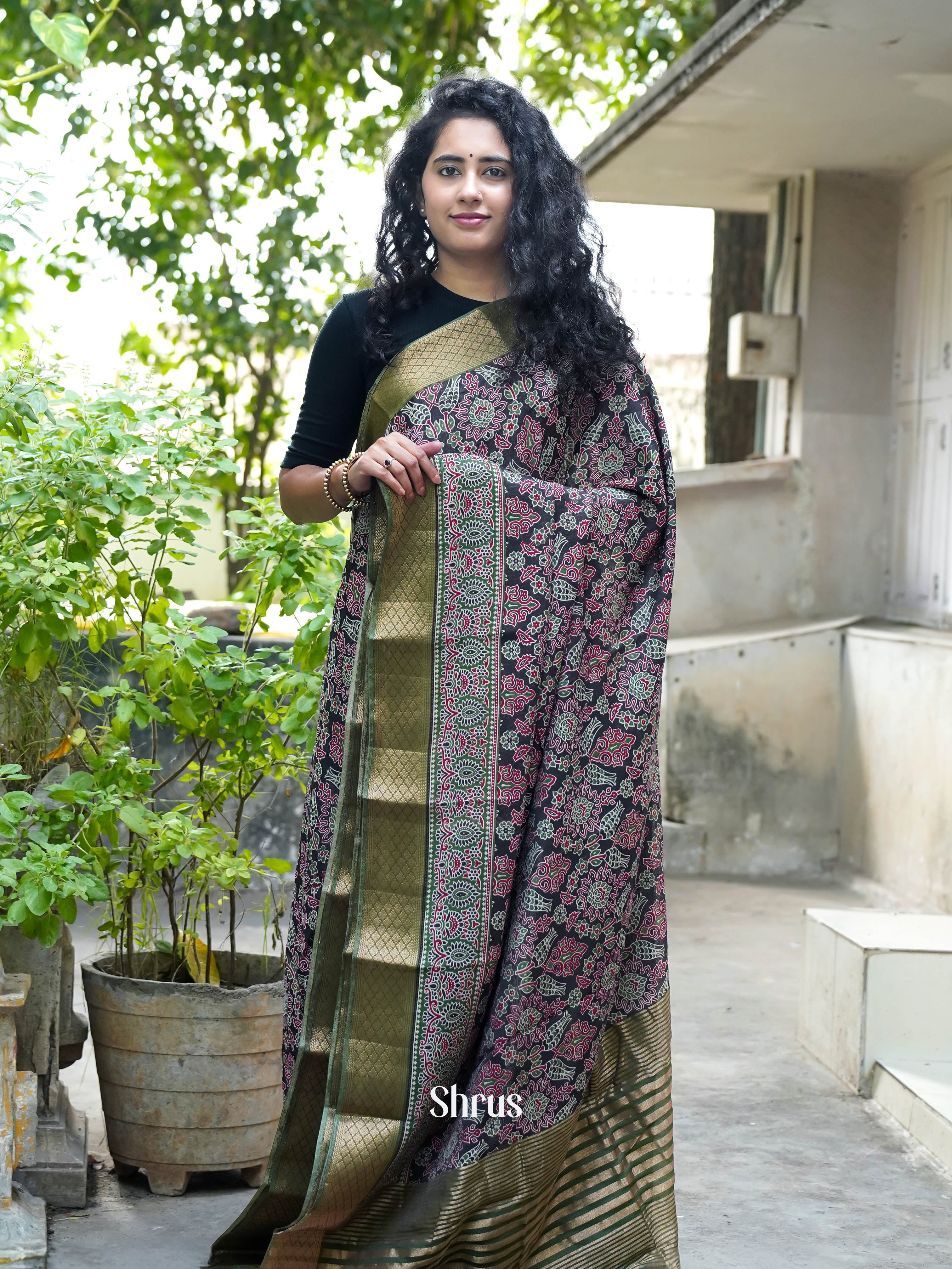 Black & Green - Art modal Saree