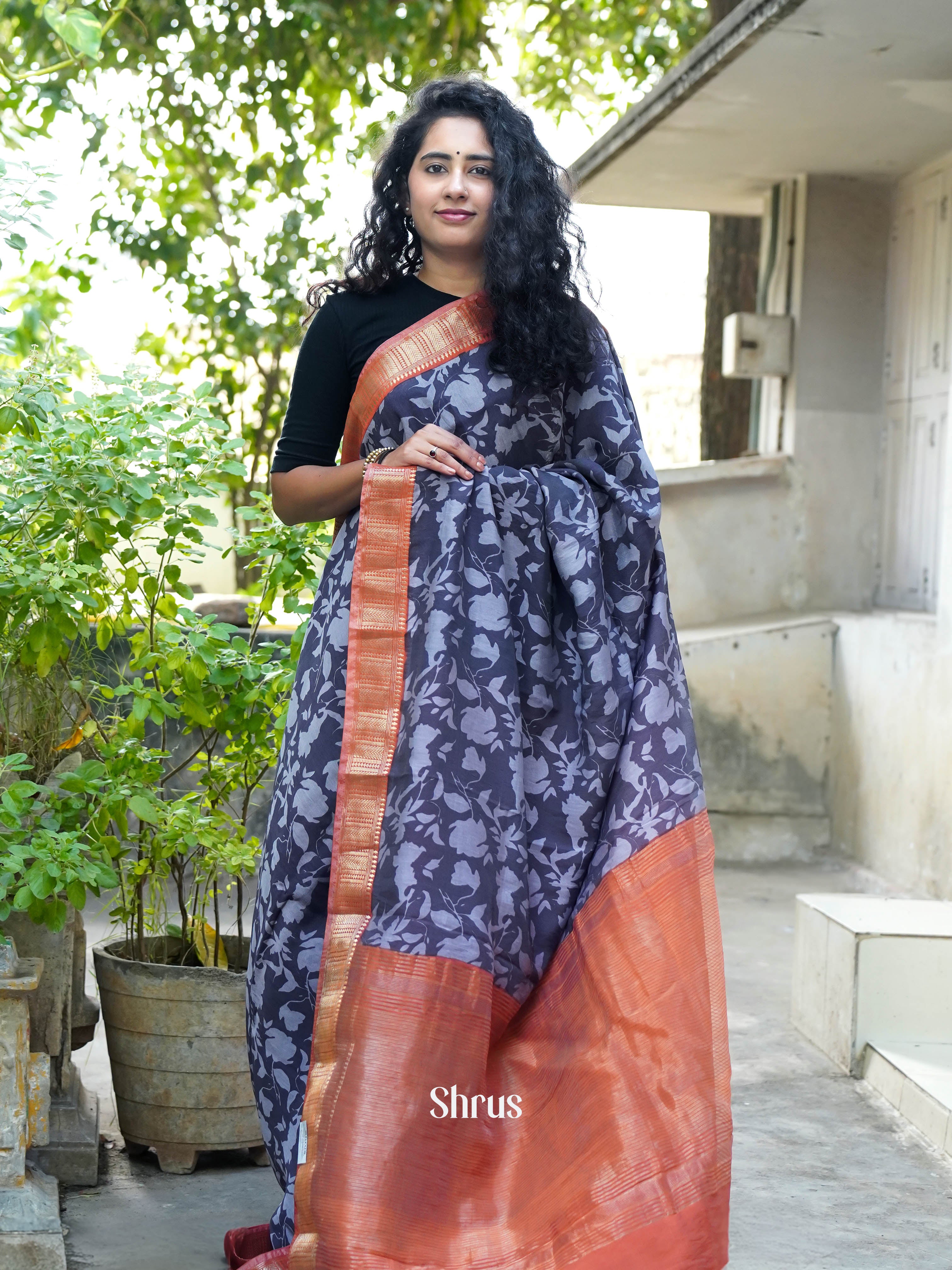 Grey & Coral  - Art modal Saree