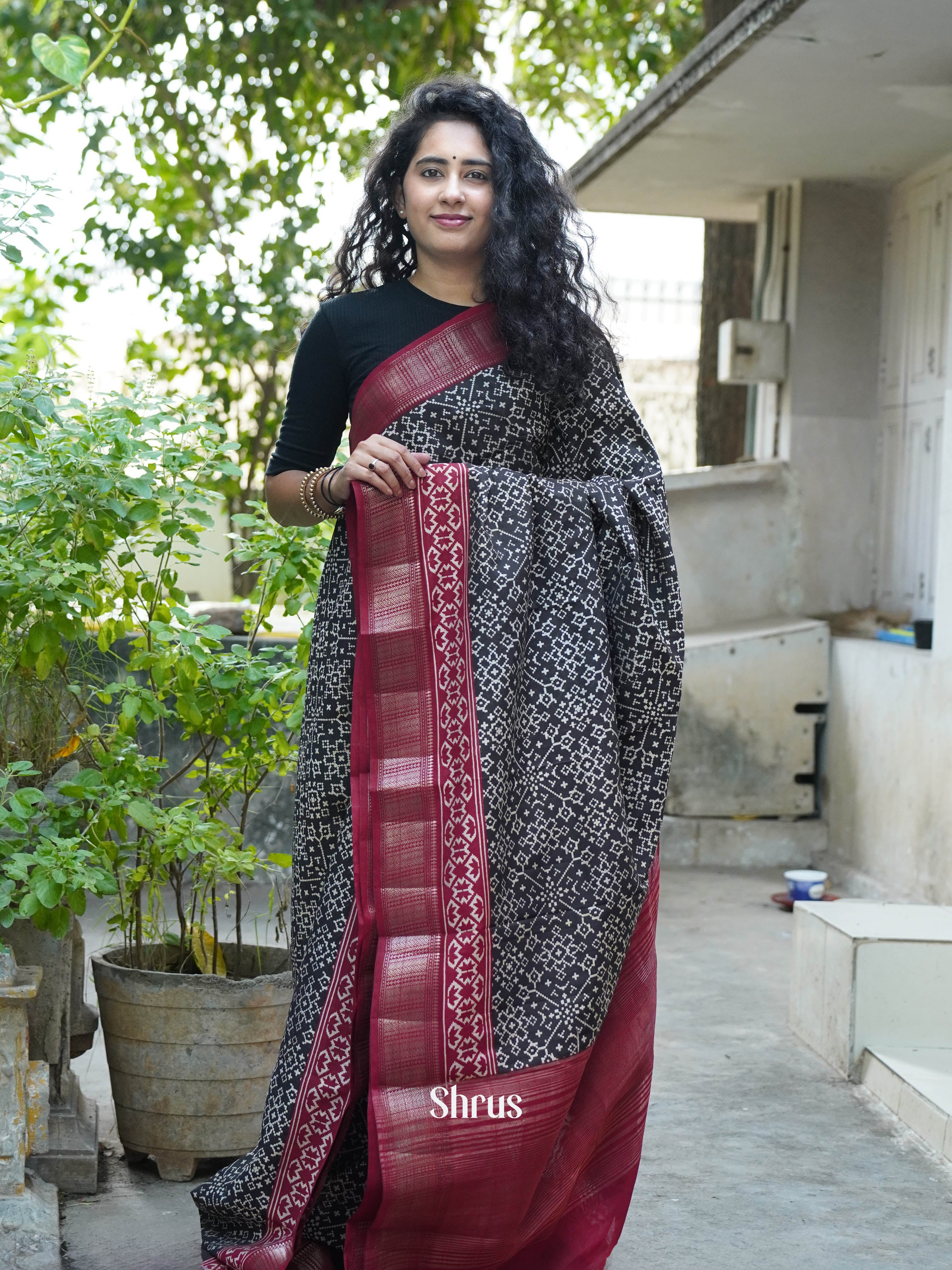 Black & Red- Art Modal Saree