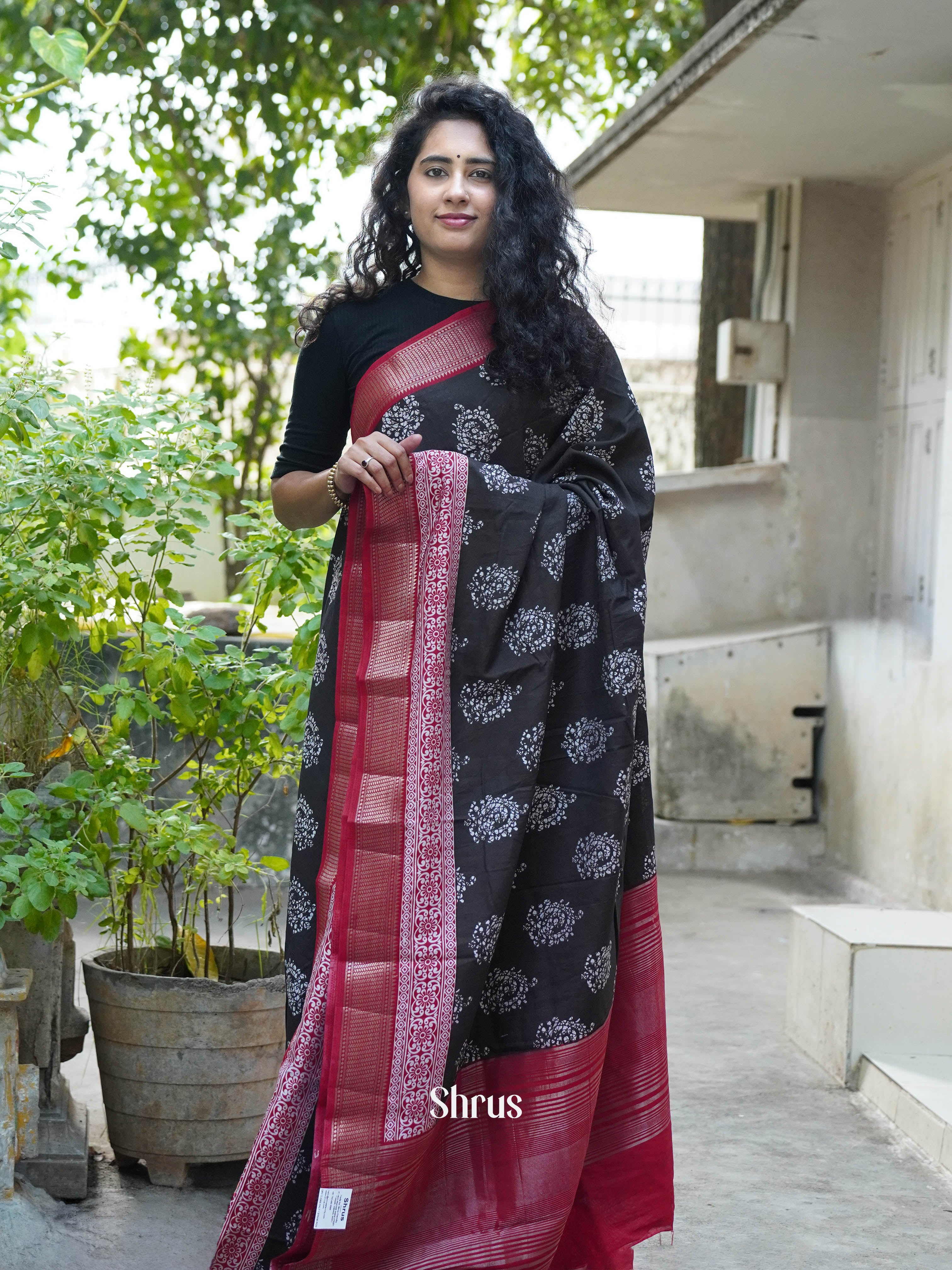 Black & Red- Art Modal Saree