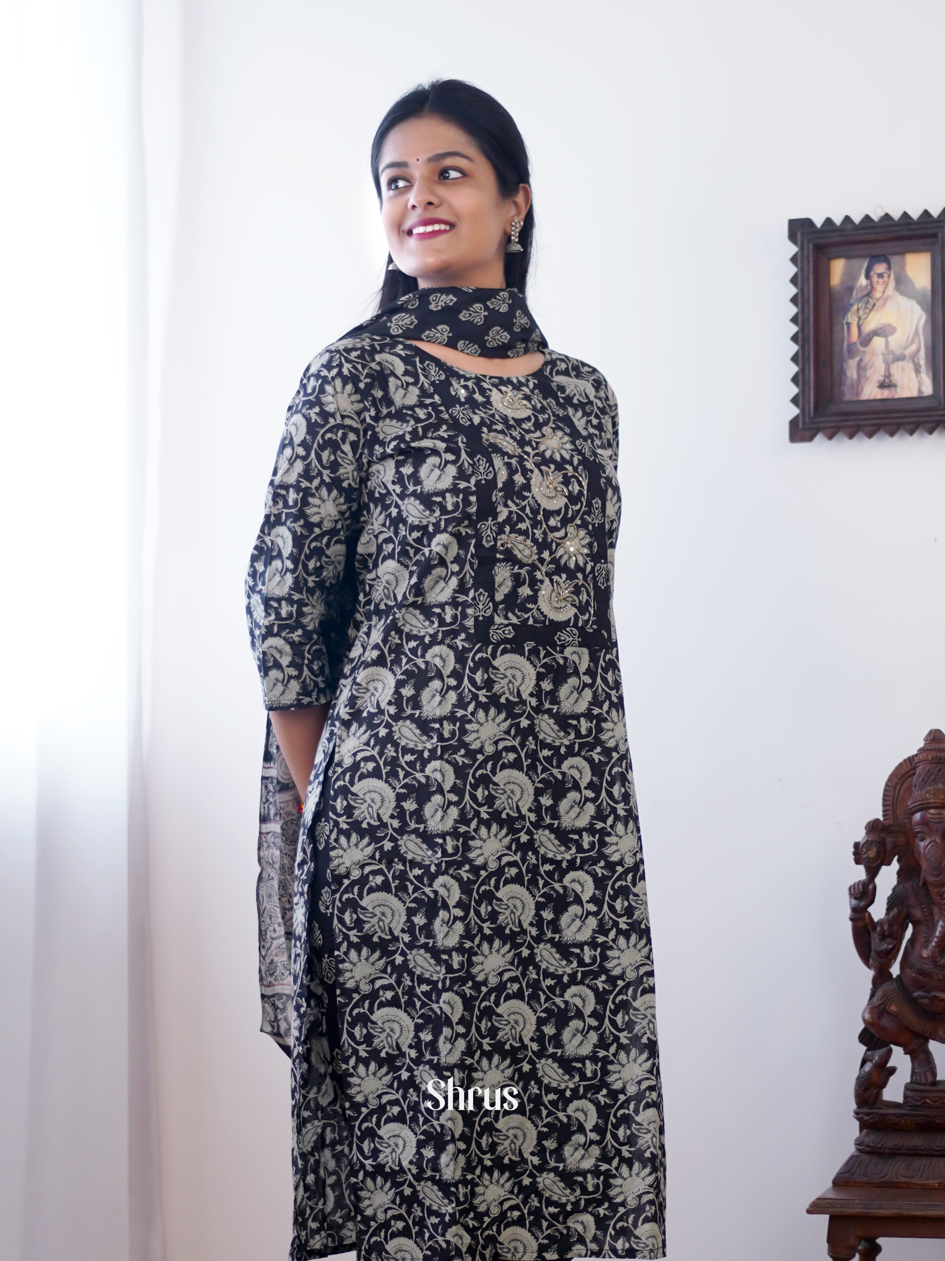 Black -Casual 3pc printed Readymade Suits