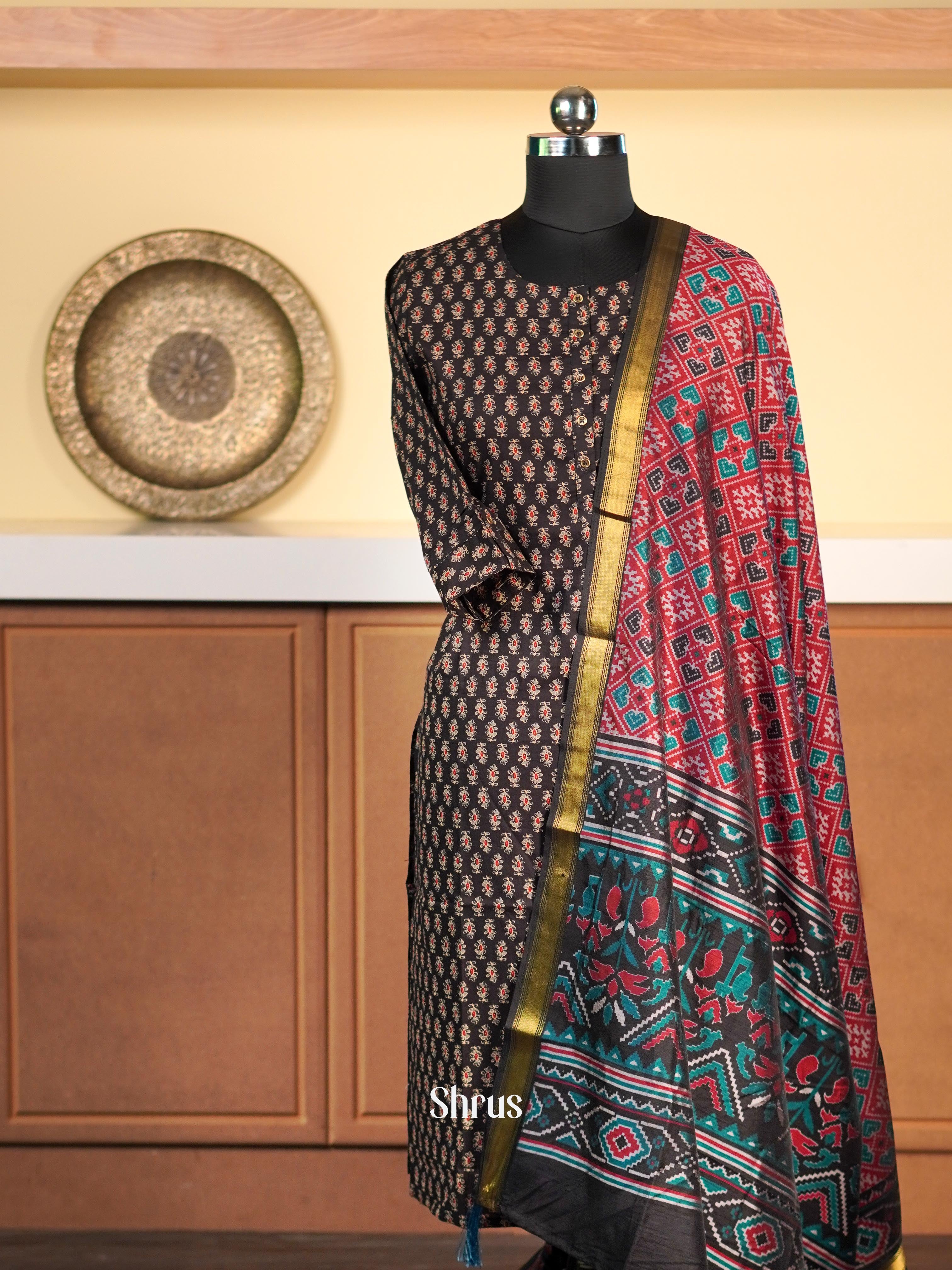 Maroon & Black- Dupatta