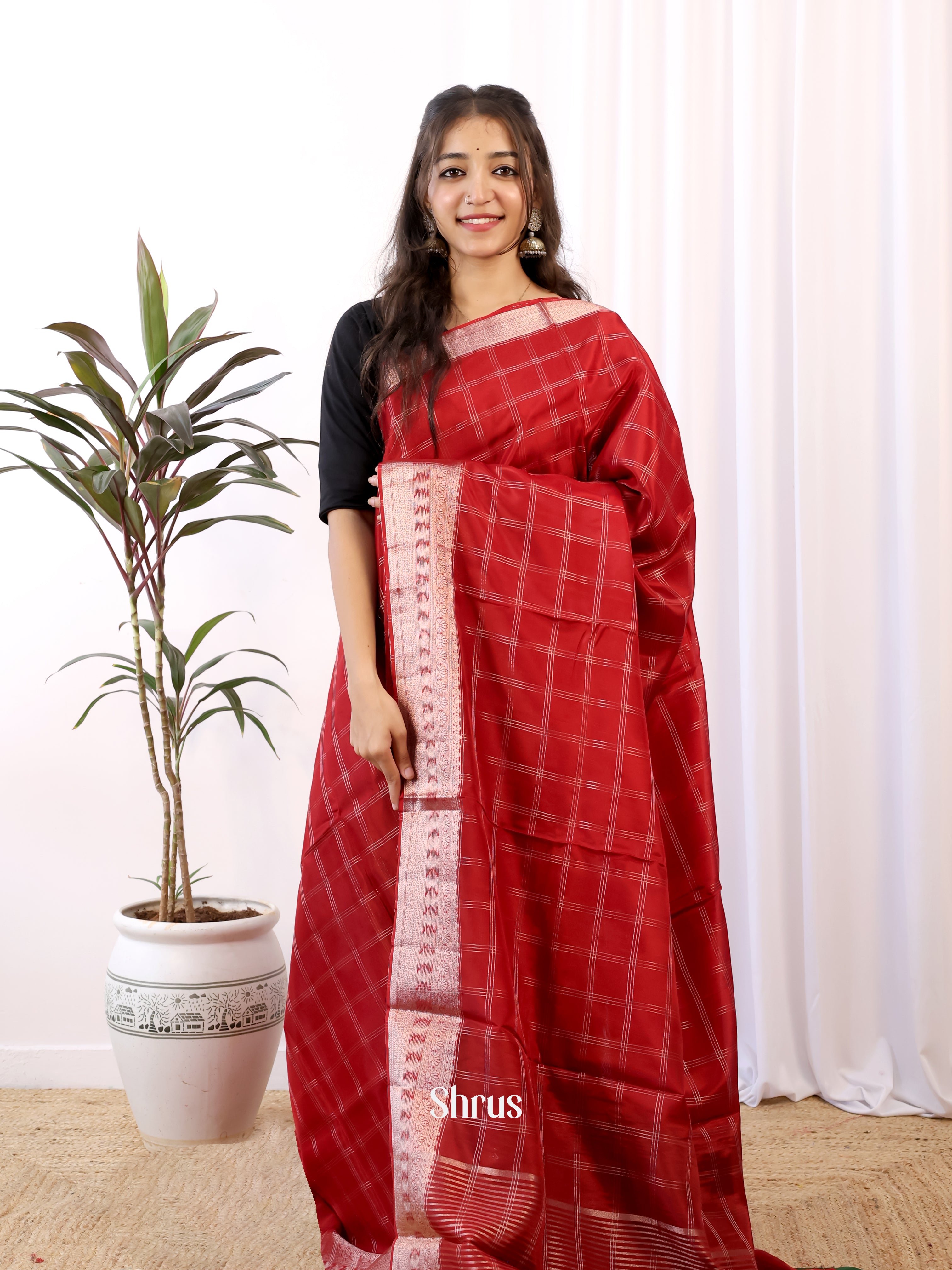 Red & Green - Semi Organza Saree