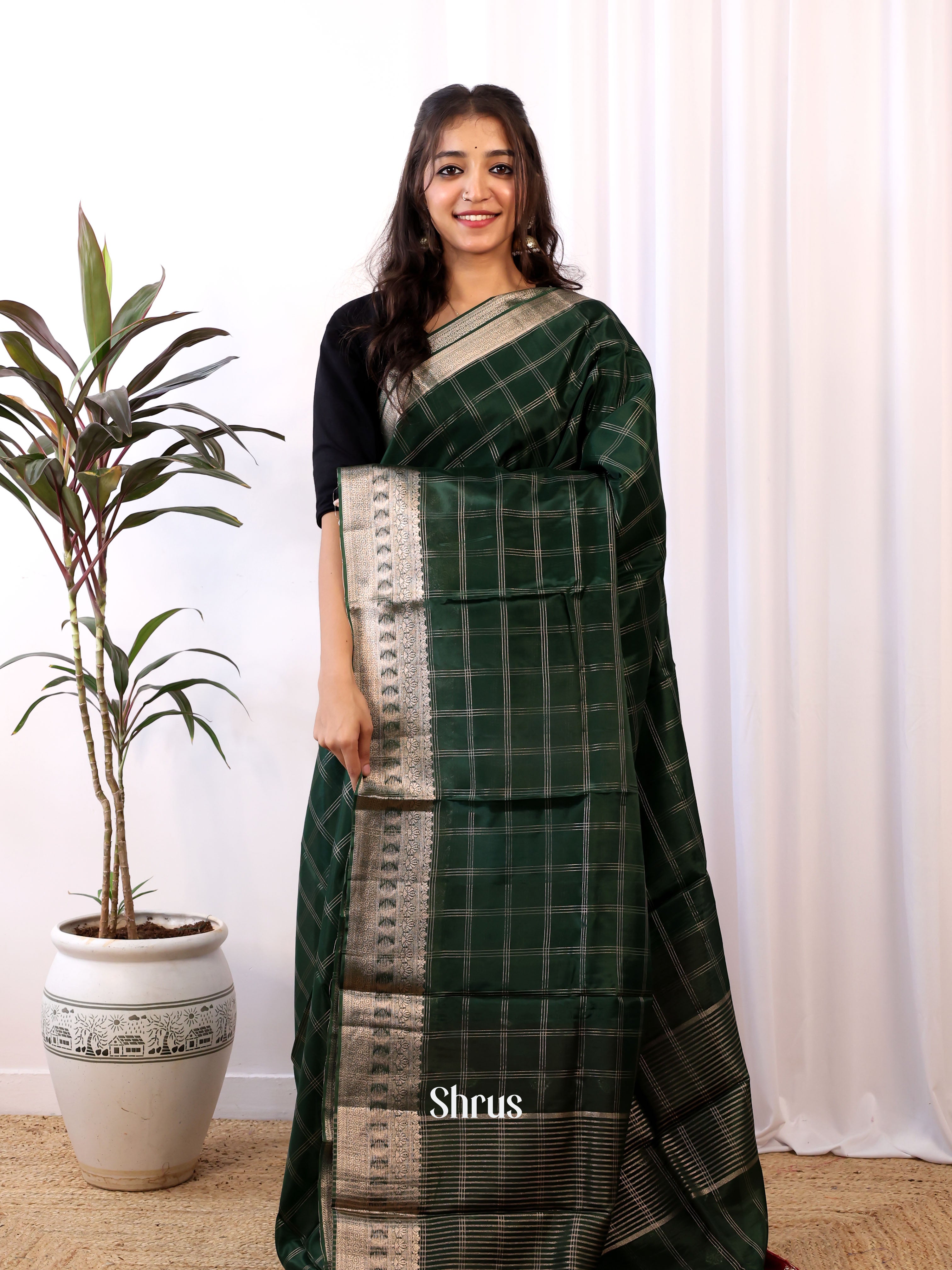 Green & Red - Semi Organza Saree