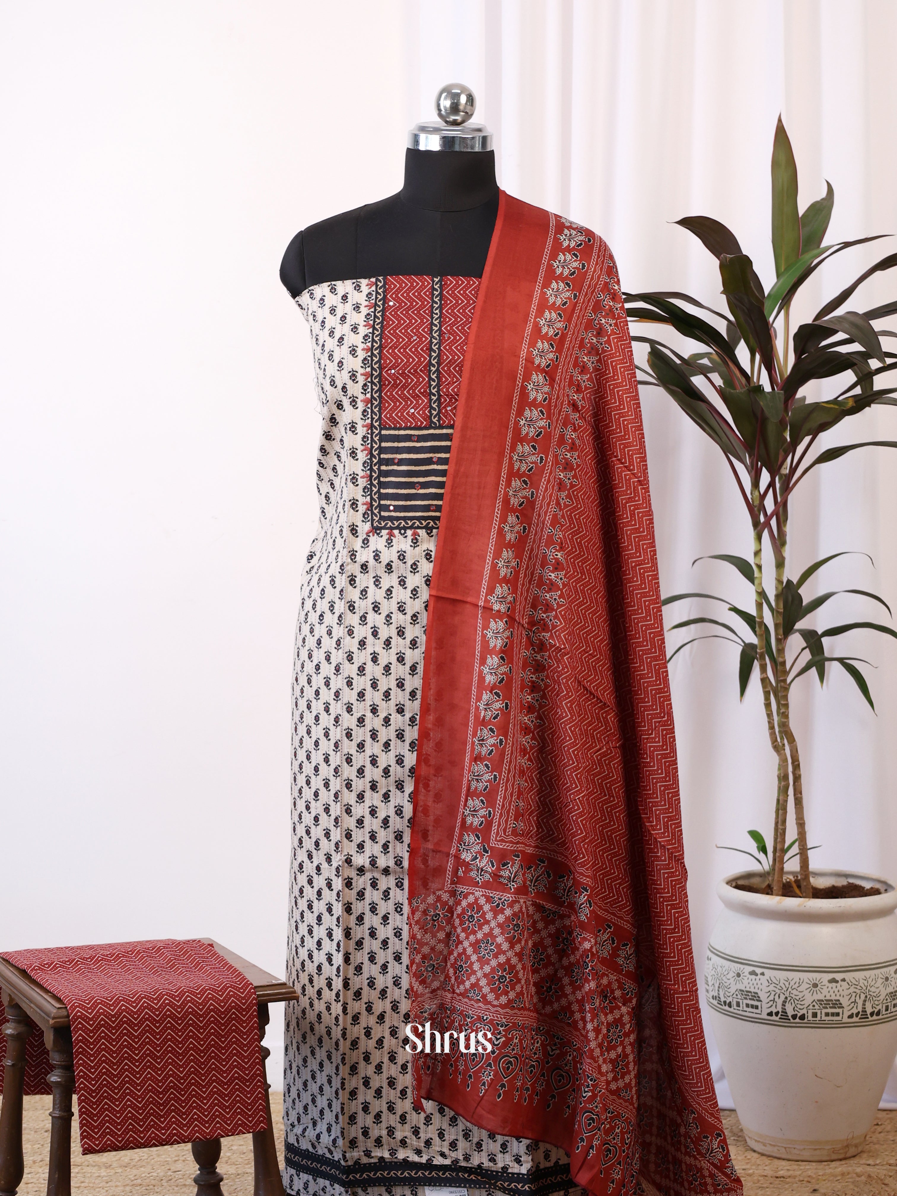 CIS15390 - Ajrakh Salwar