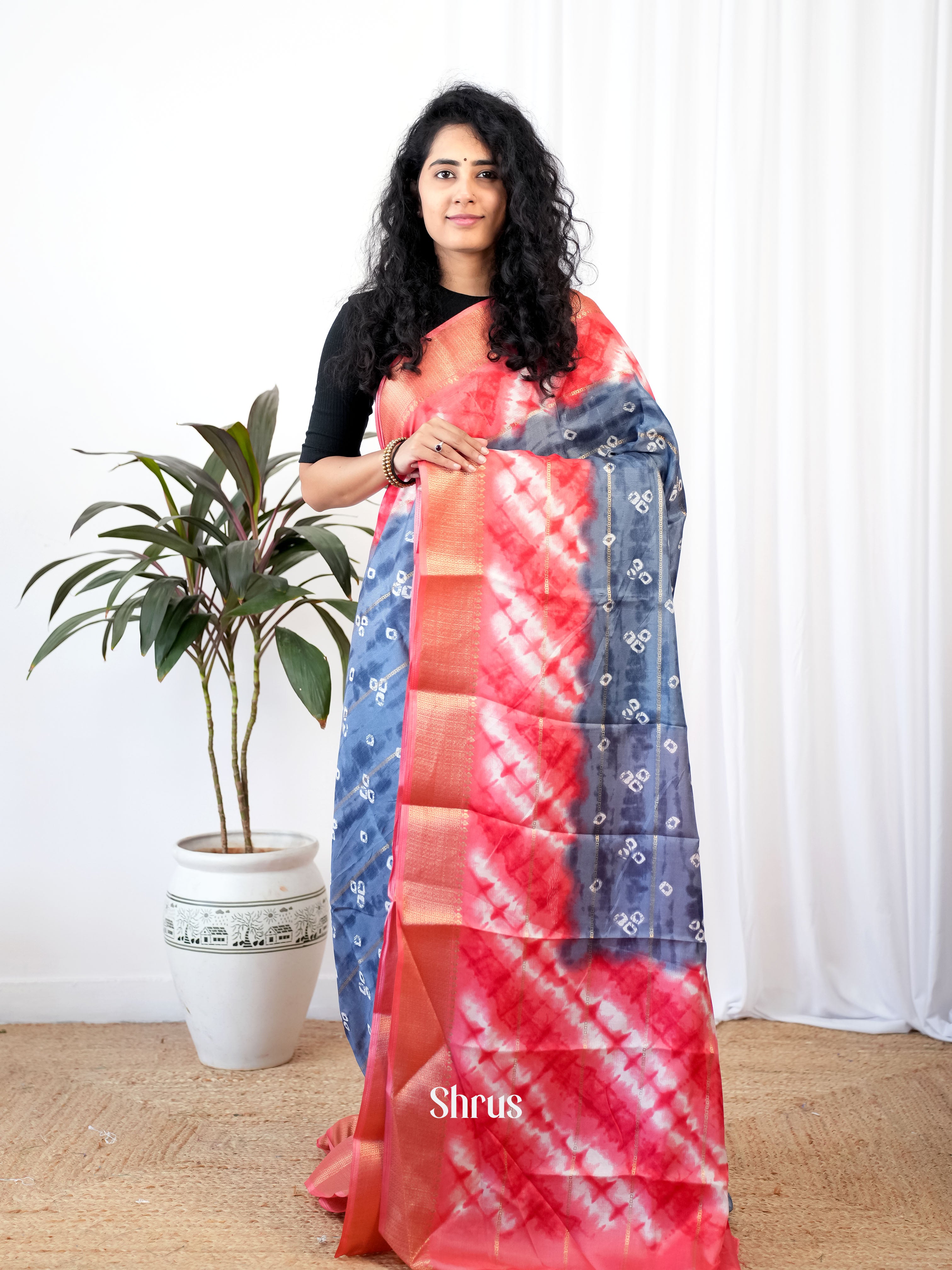 Grey & Red - Semi Crepe Saree