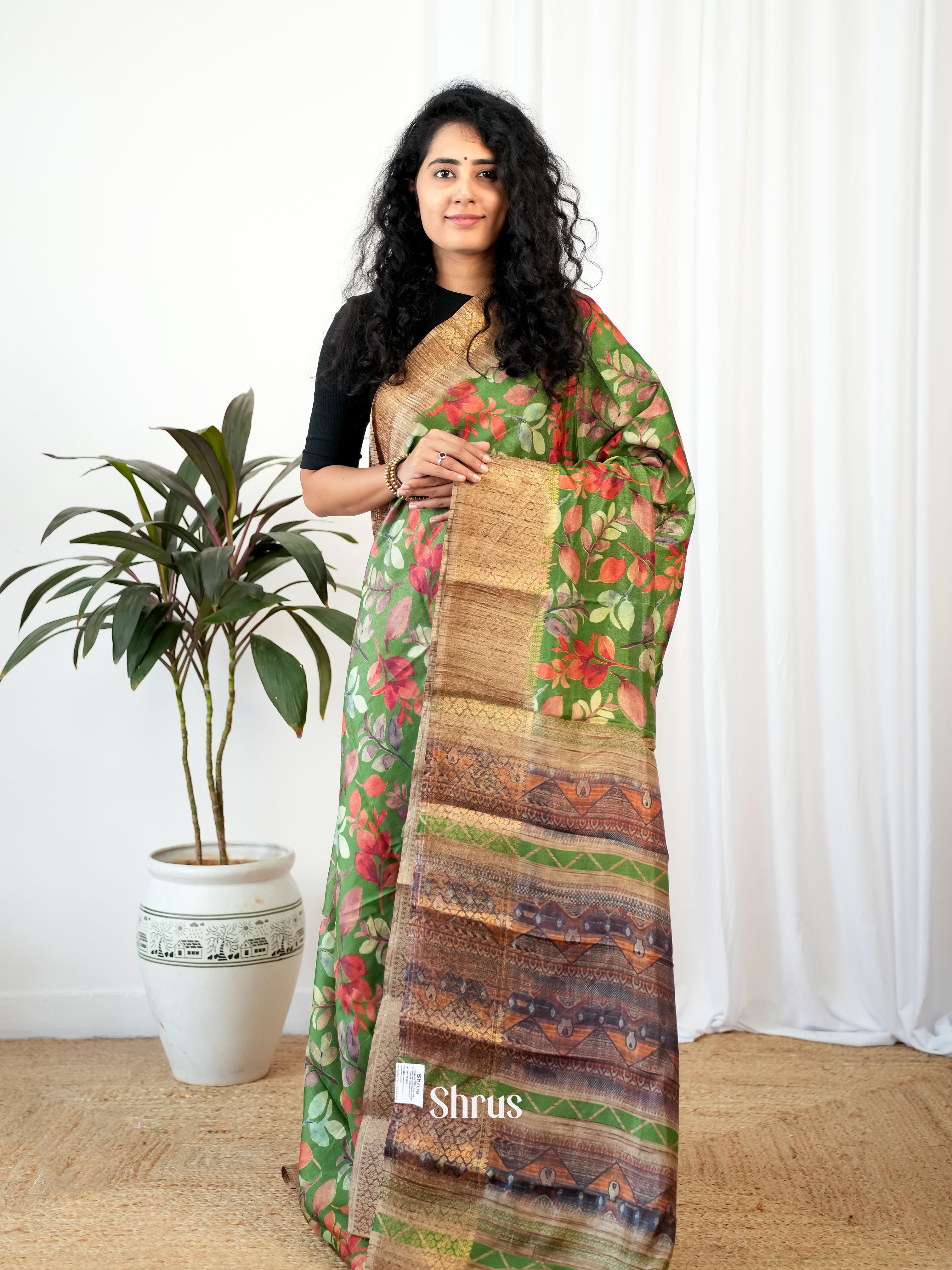 Green & Beige - Semi Crepe Saree