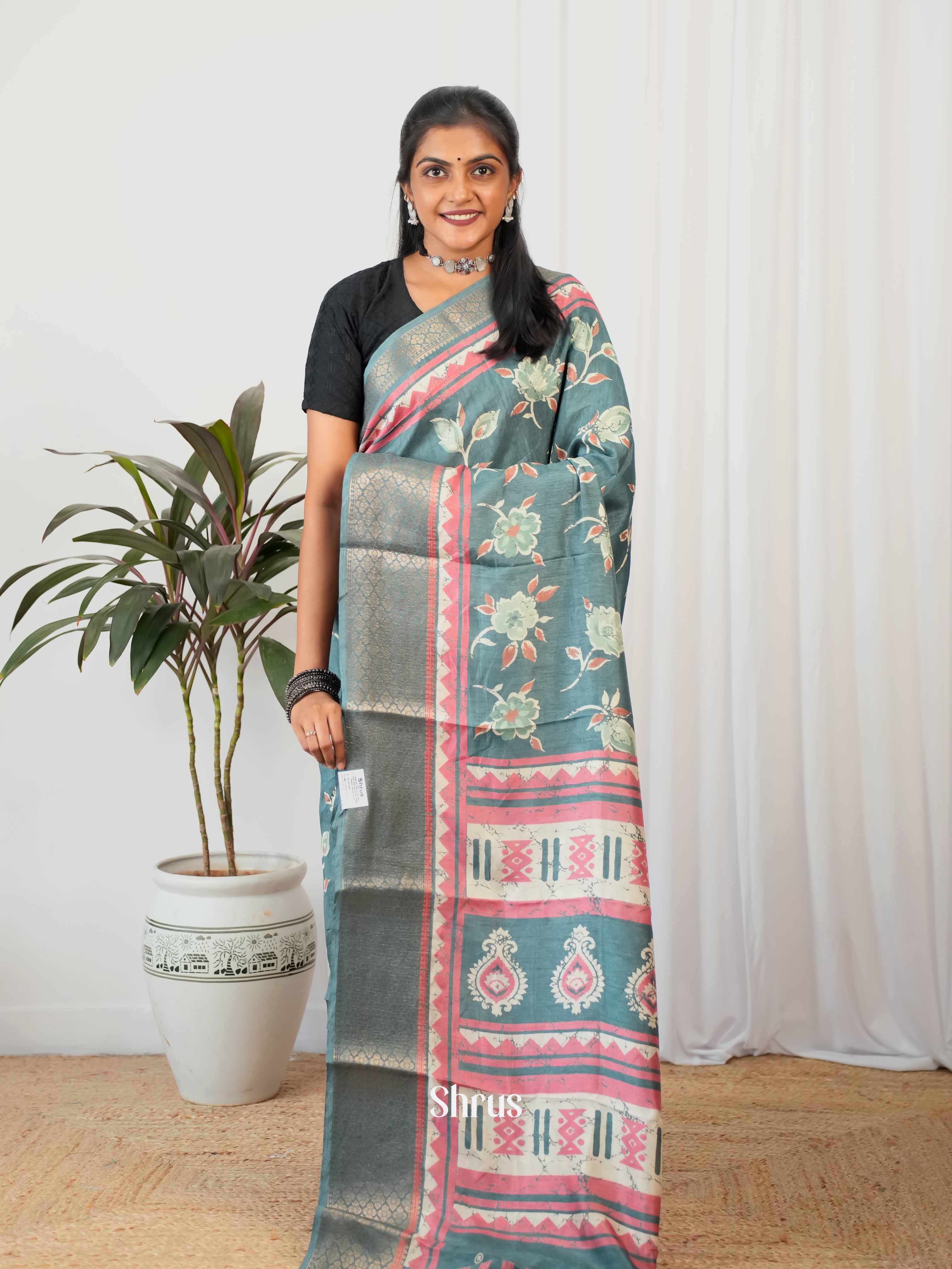 Green & Pink - Semi Crepe Saree