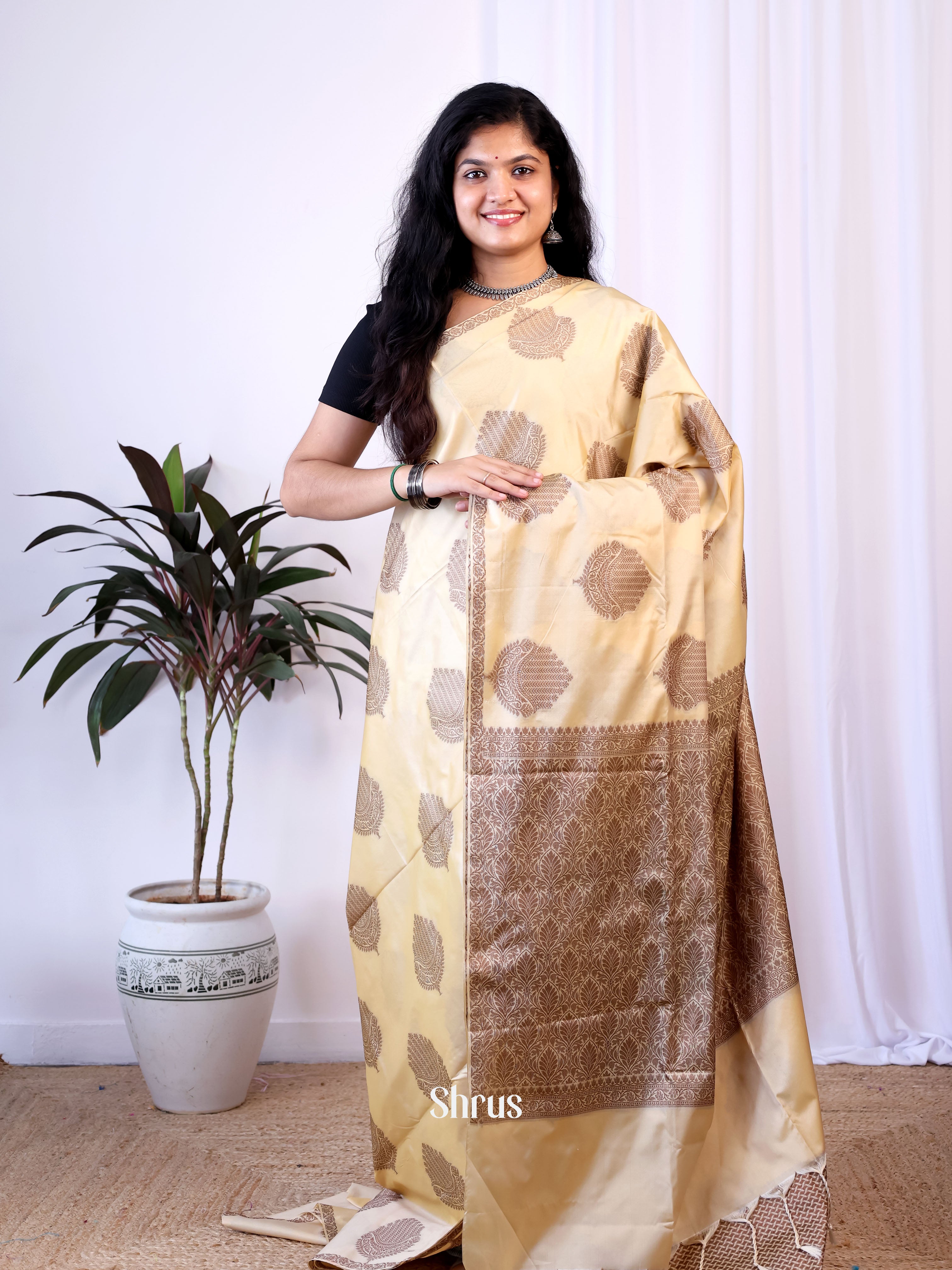 Cream- Semi Softsilk Saree