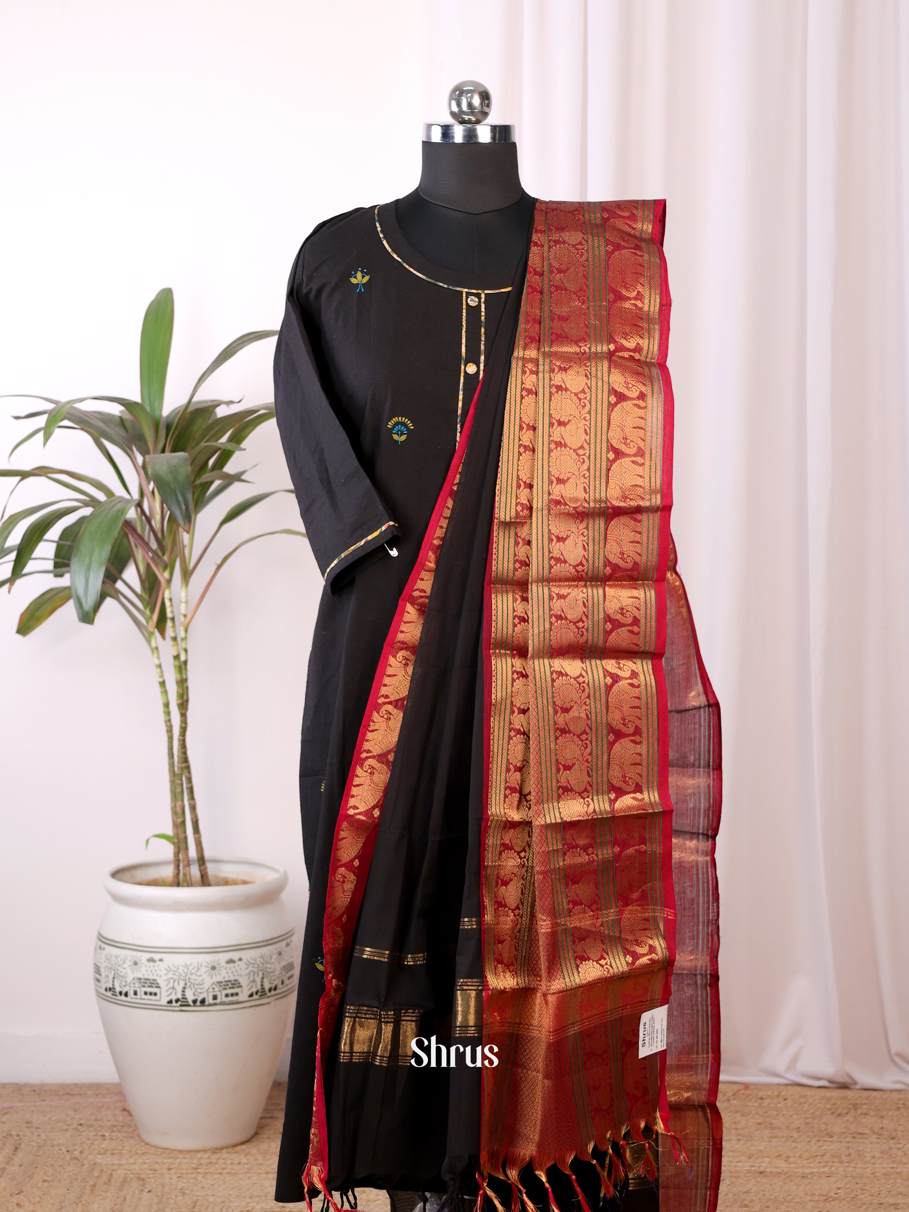 Black &  Maroon - Dupatta