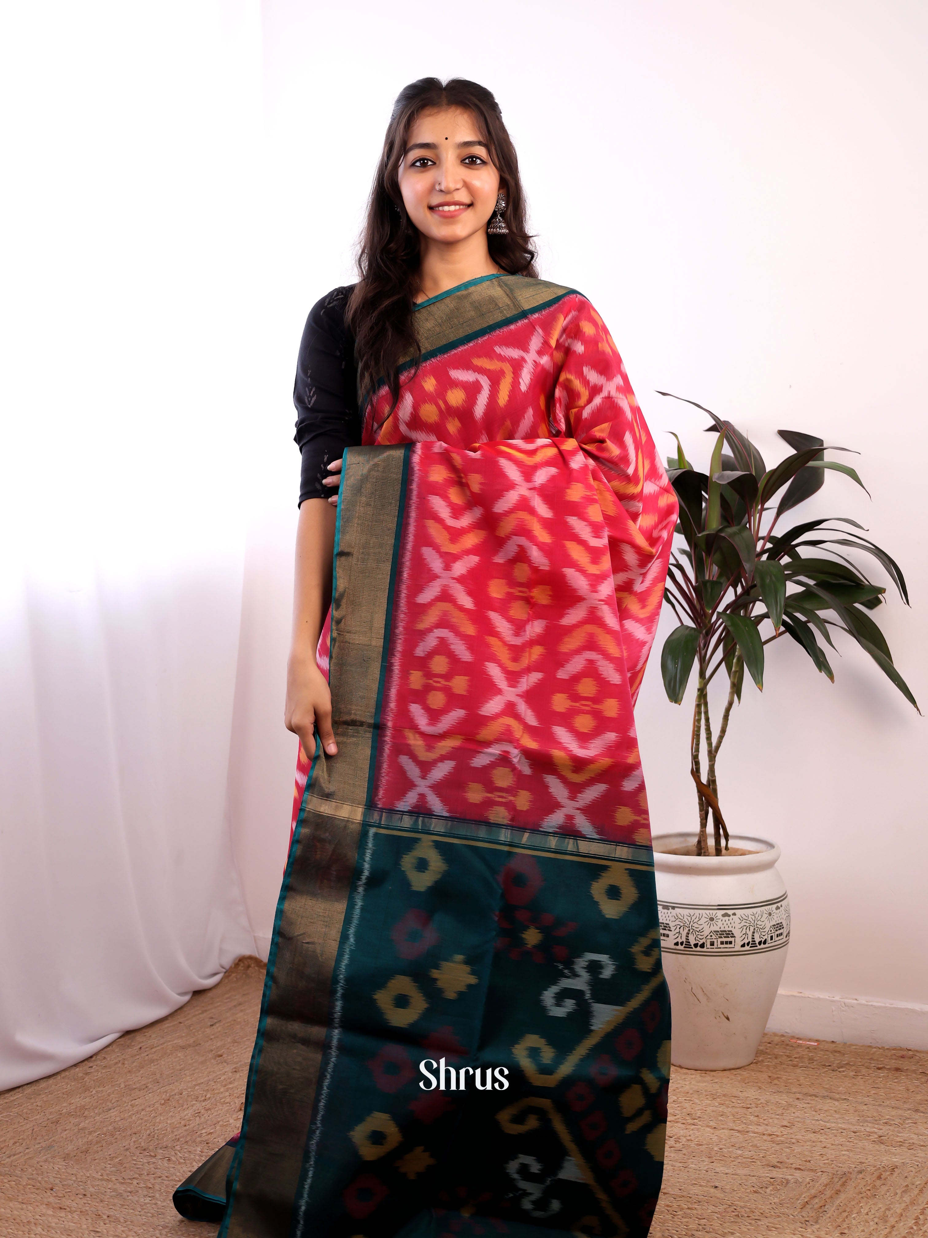 Red & Peacock Green - Pochampally sico Saree