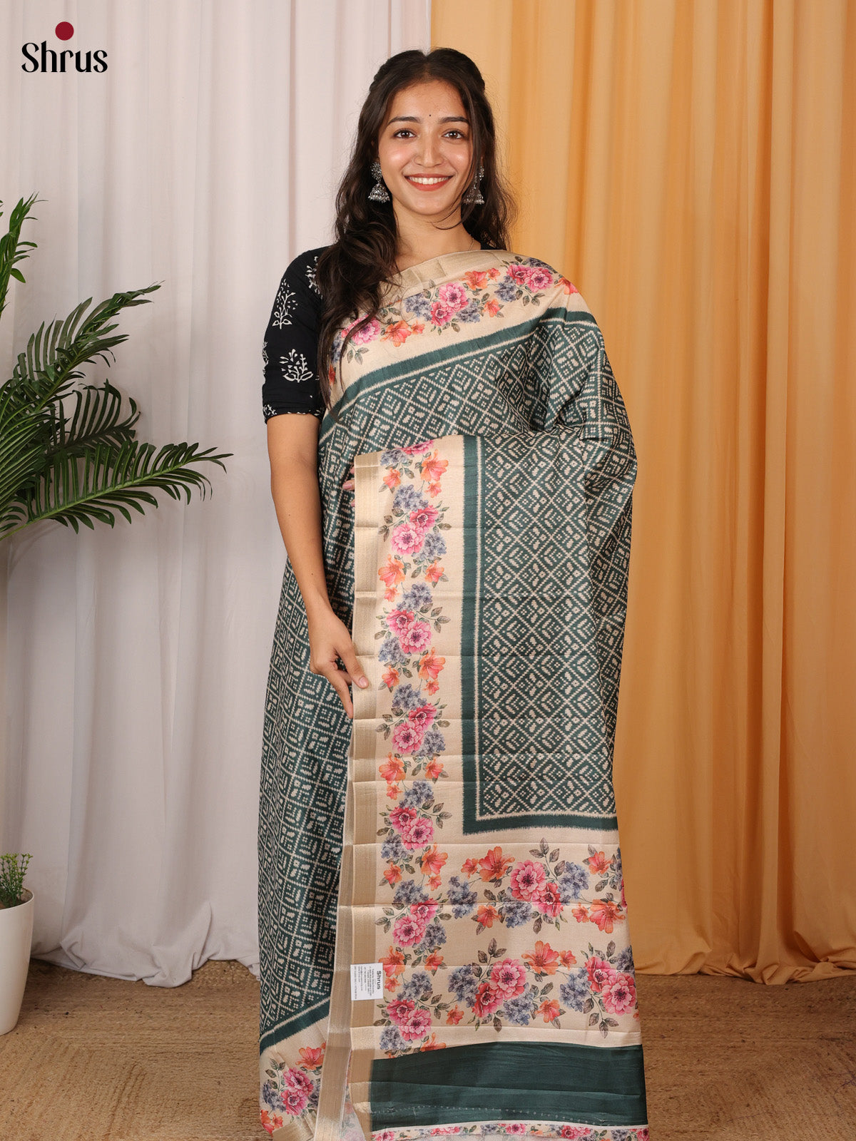 Green & Cream - Printed Tussar Saree