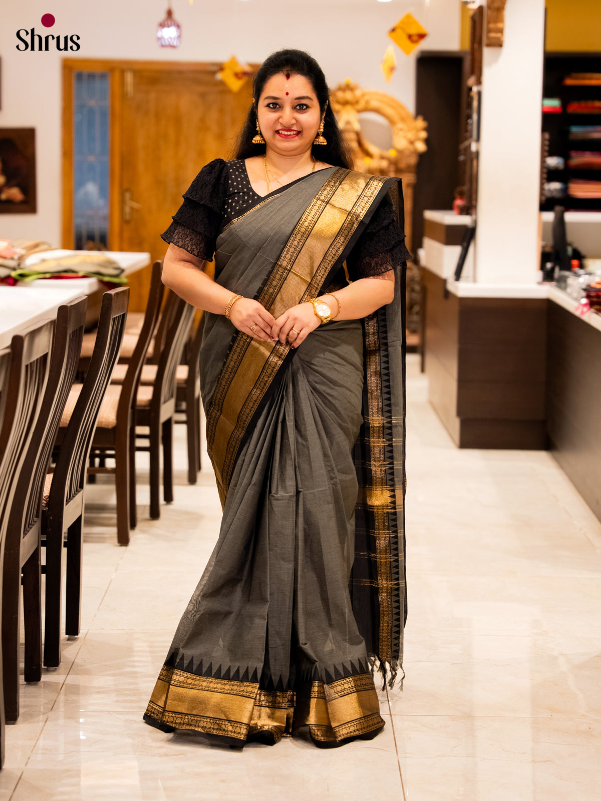 Captivating Grey Chettinad Cotton Saree With Plain Body & Black Temple Zari Border 