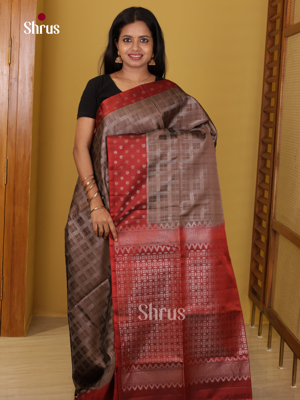Buy Lustrous Checked Soft Silk Saree In Brown With Deep Red Border & Brocade Pallu