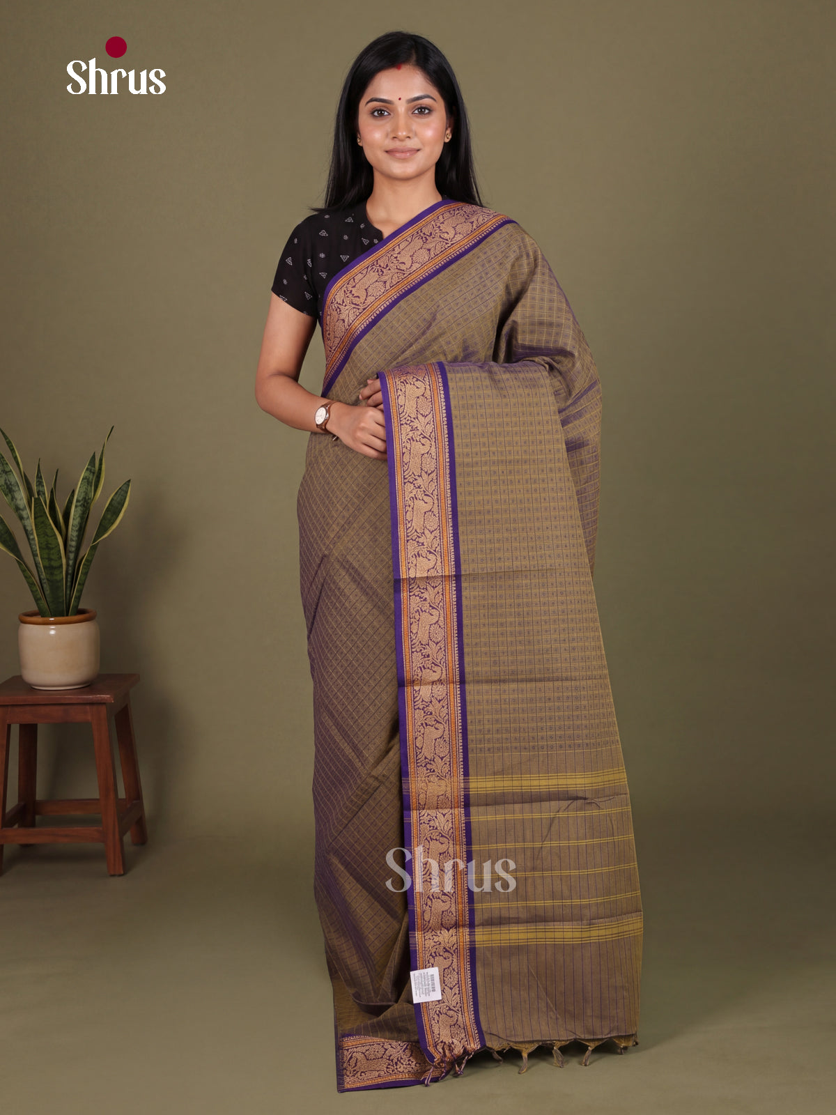 Chic Grey Chettinad Cotton Saree With Thread Checks, Buttas & Violet Zari Border