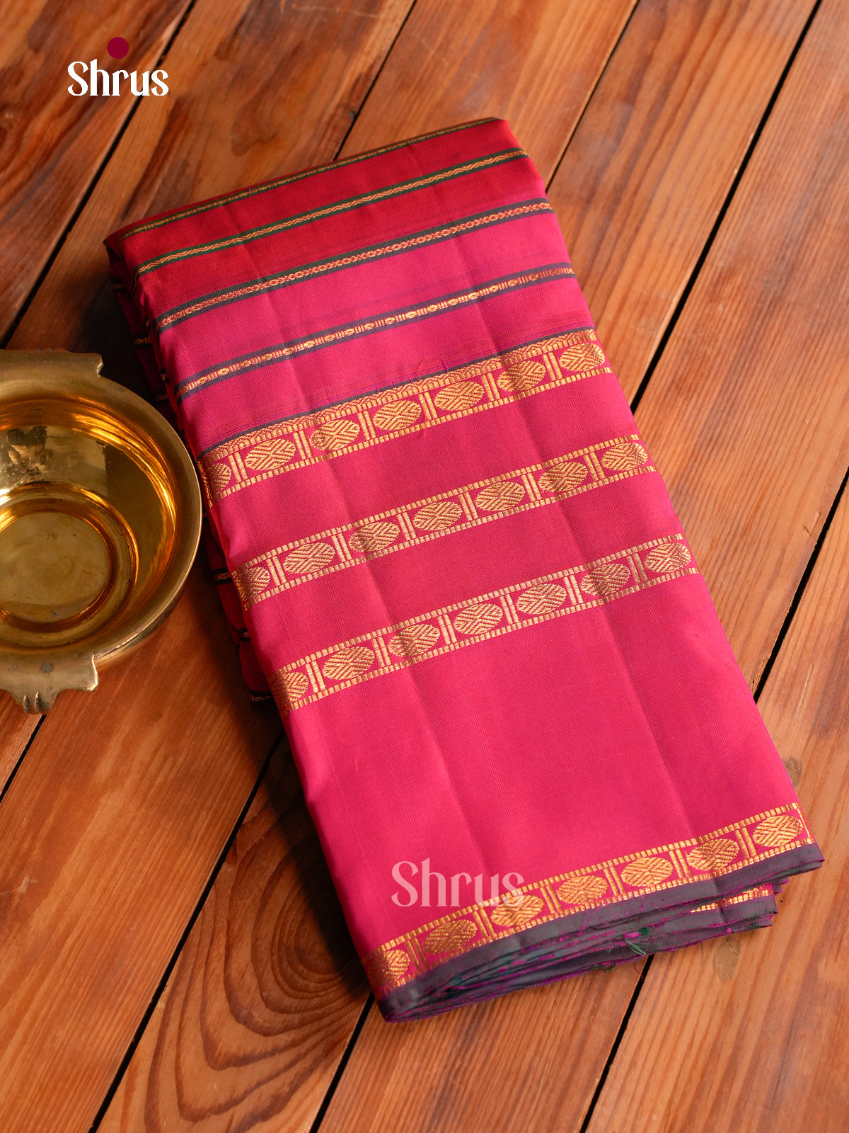 Chic Magenta Kanchipuram Silk Saree With Green & Gold Striped Bands | Self Border With Zari Bands