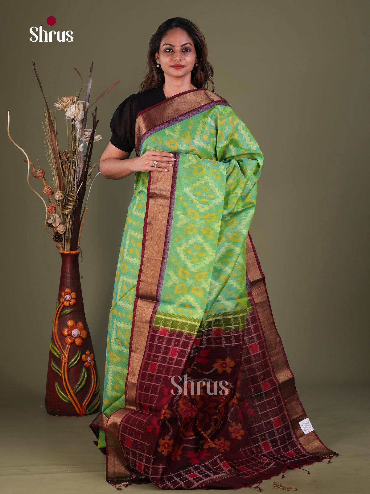 Chic Mint Green Pochampally Silk Cotton Saree With Geometric Prints & Purple Kaddi Border