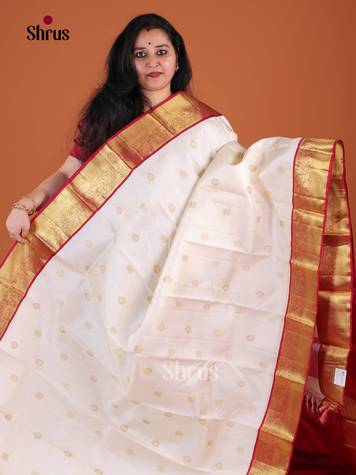 Classic Off White Kanchipuram Pattu Saree With Golden Buttas | Red Border With Heavy Gold Zari Bands