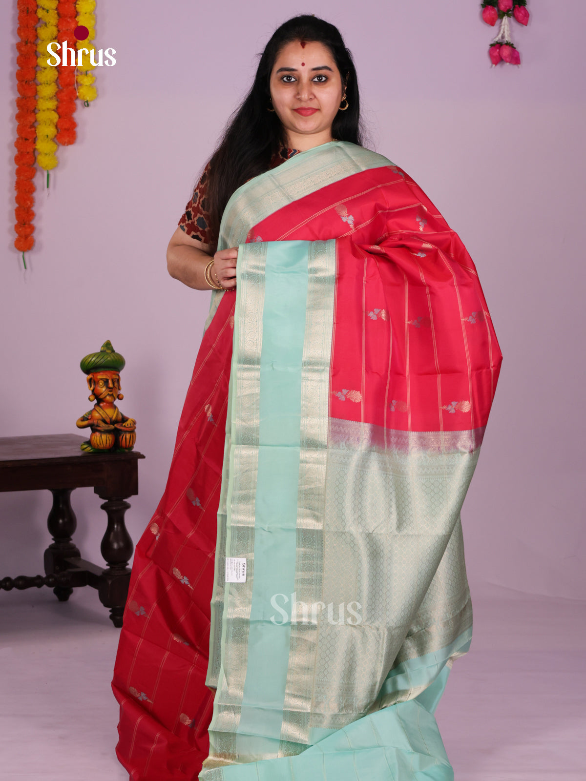 Buy Chic Coral Kanchipuram Saree With Zari Woven Flowers, Lines & Mint Green Brocade Pallu