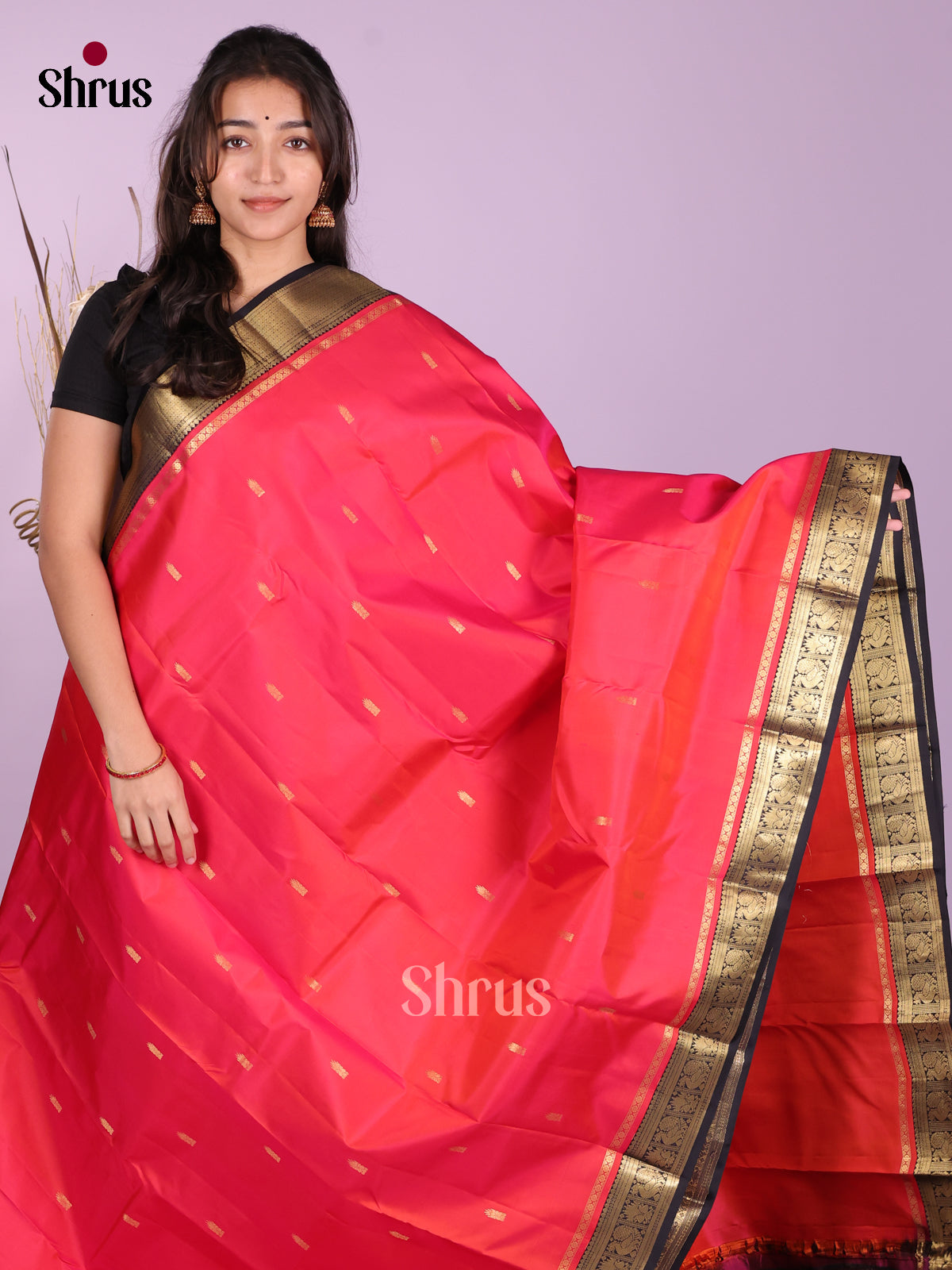 Buy Exquisite Coral Pink Kanchipuram Saree With Gold Buttis, Deep Violet Border & Brocade Pallu