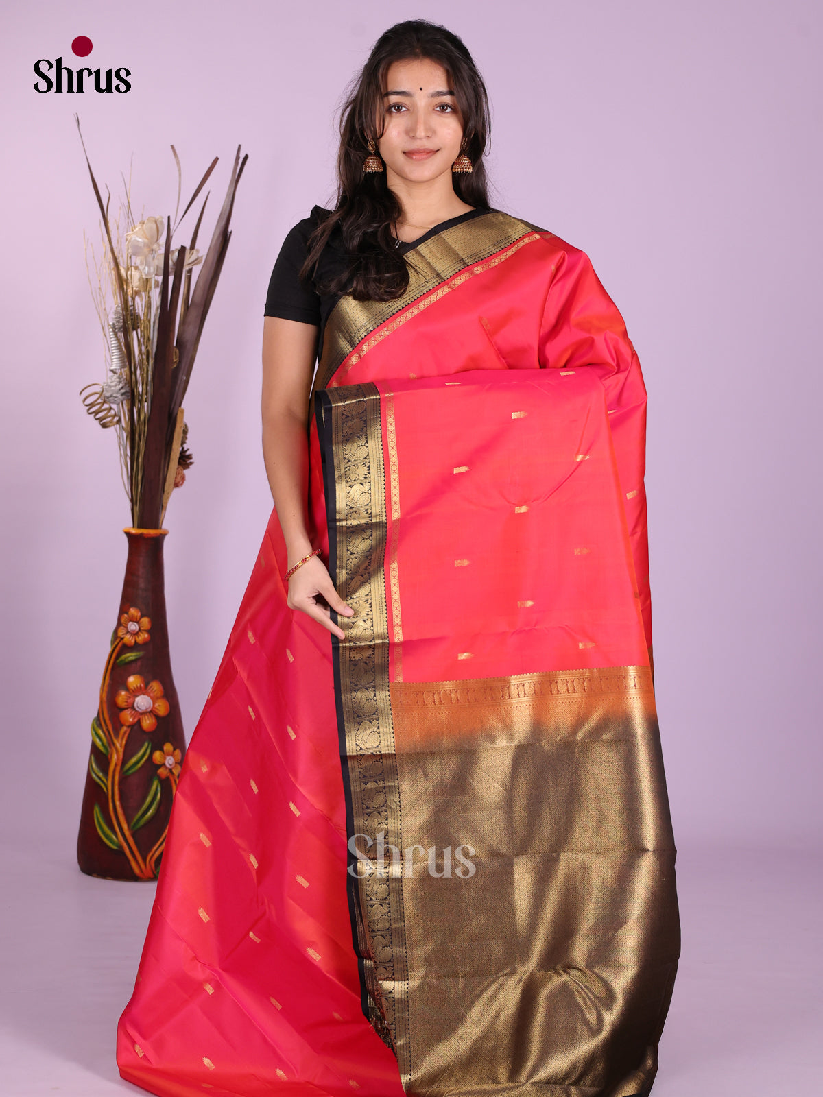 Buy Exquisite Coral Pink Kanchipuram Silk Saree With Gold Buttis, Deep Violet Border & Brocade Pallu